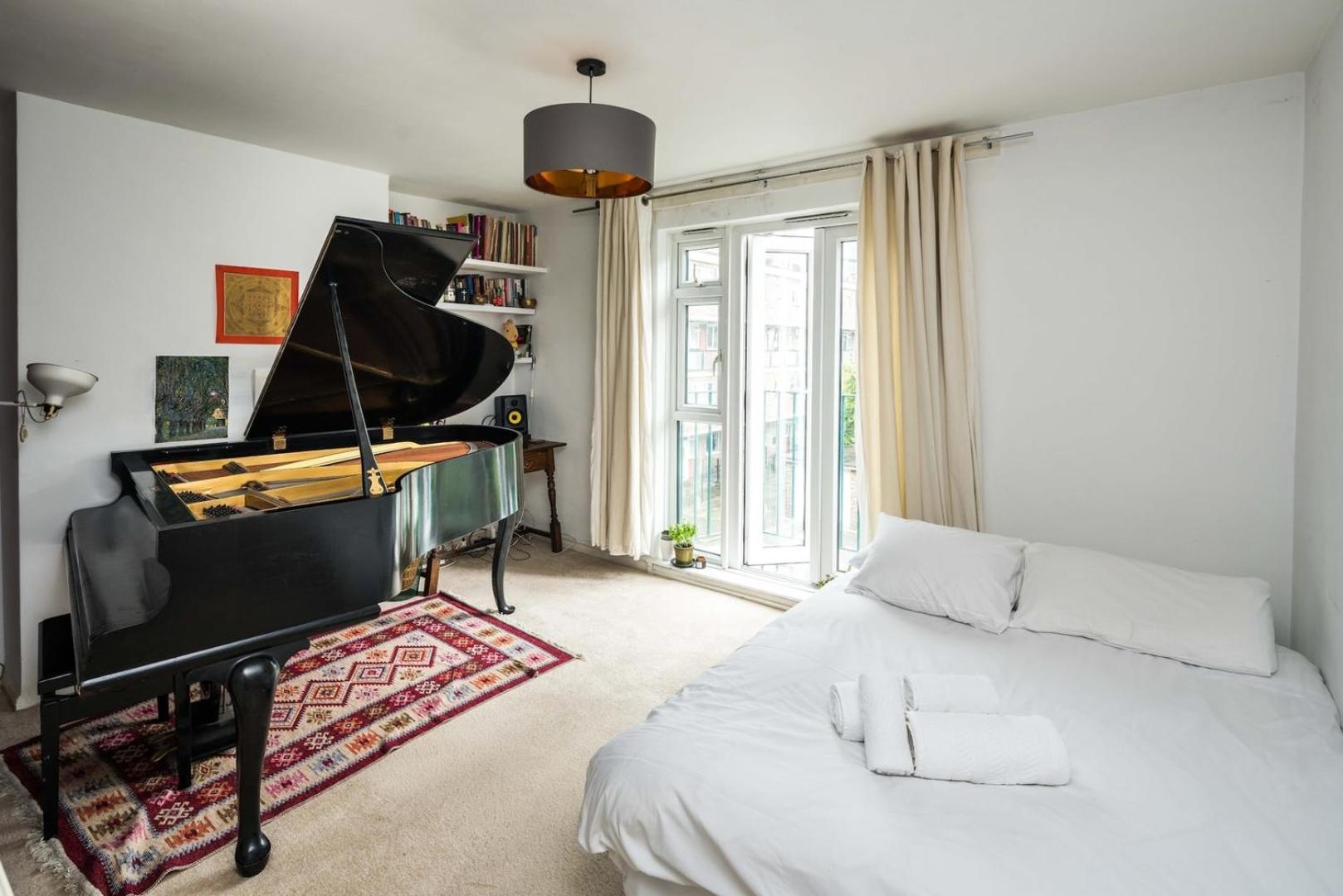 2bd Stylish W/t Grand Piano Apartment *