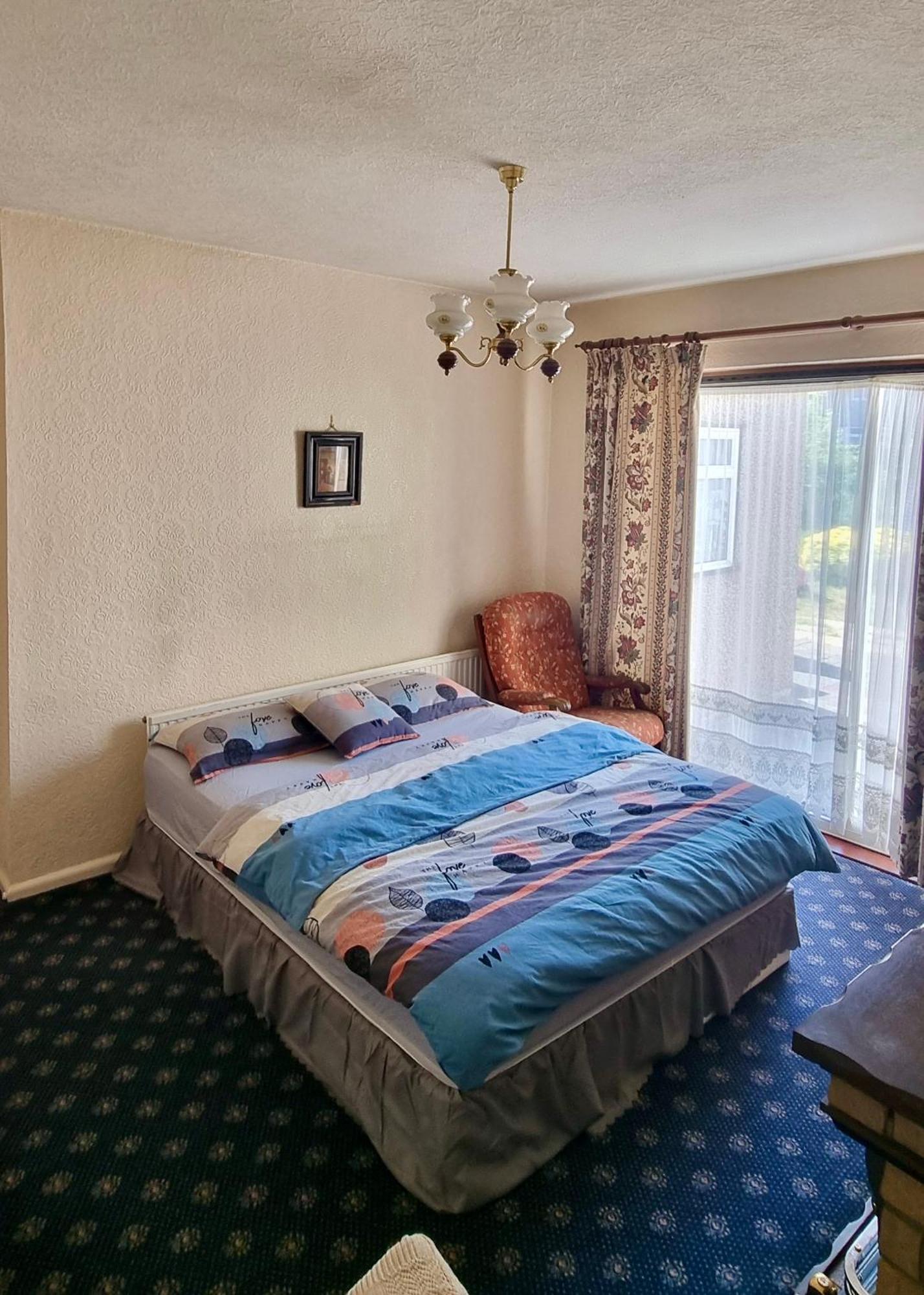 Barking House Sleeps 11 - Parking - Train Tube - Airport Ferienhaus *