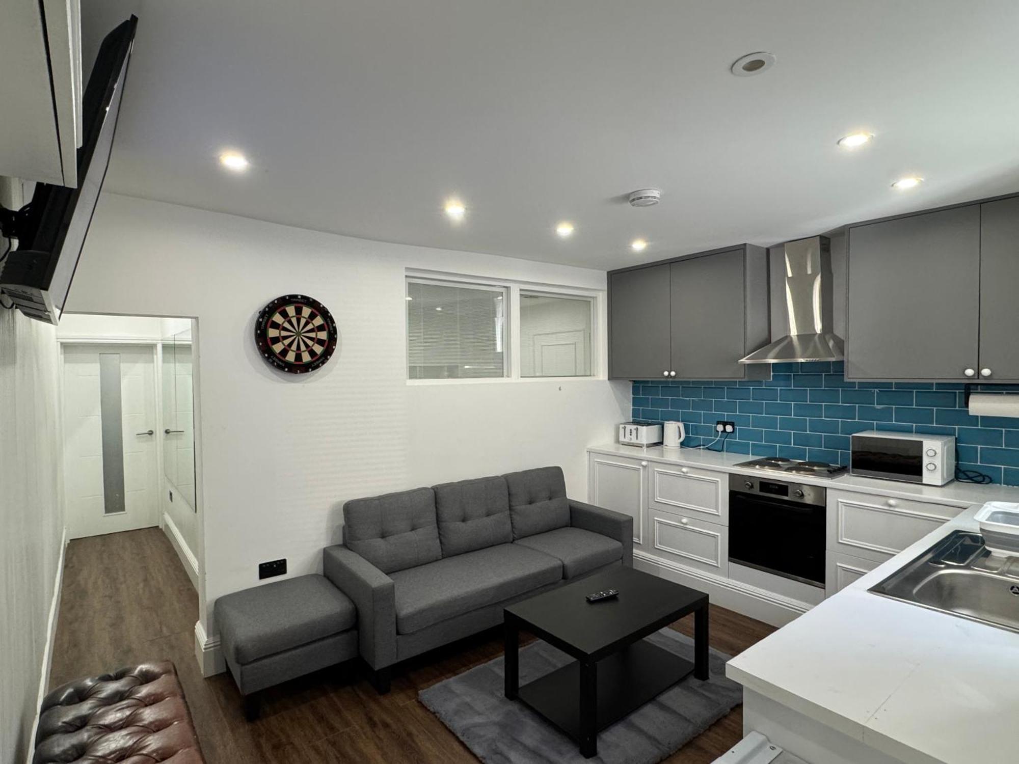 2 Bedroom Luxury Flat In Euston *
