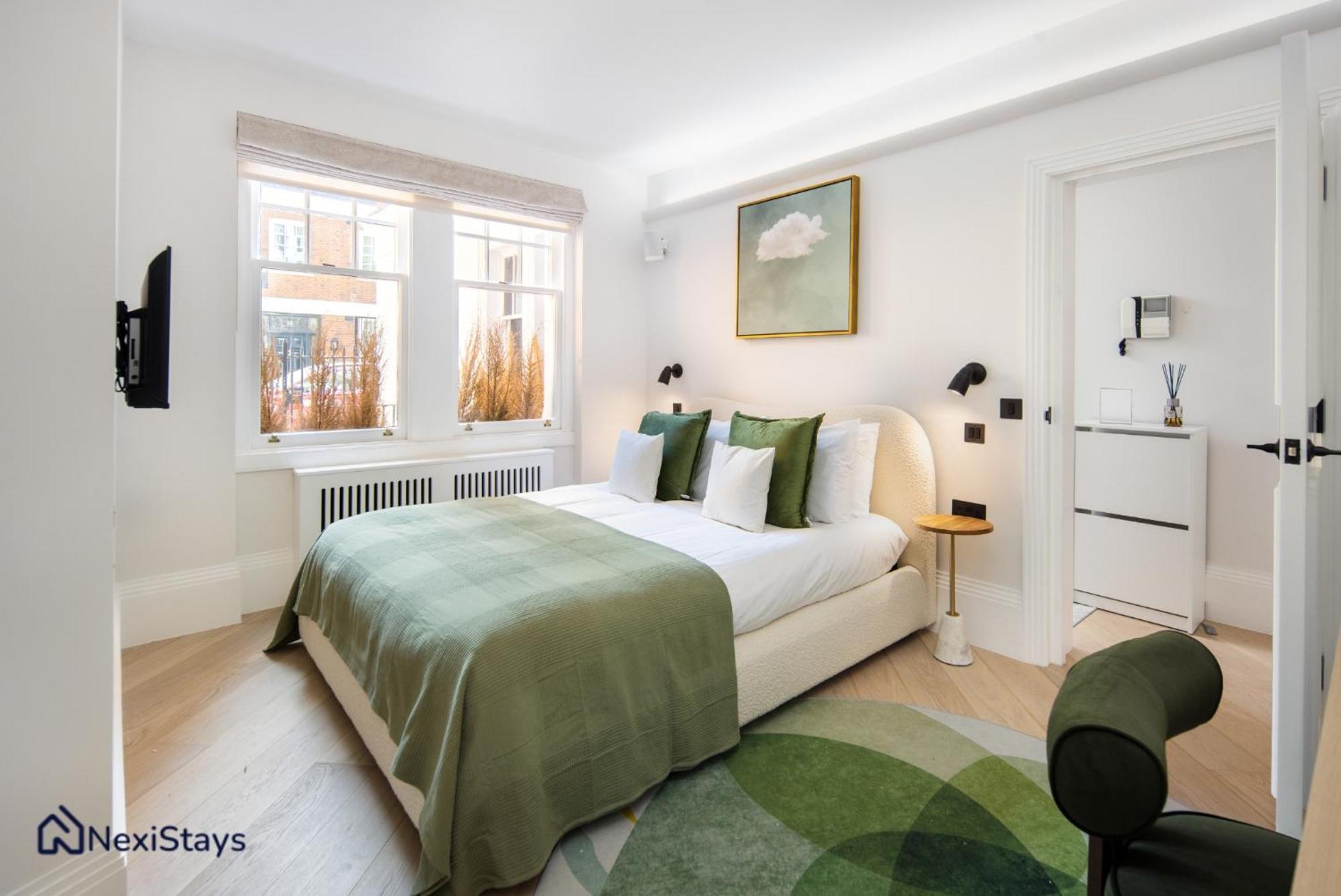 Apartment 5 Mins Walk To Selfridges, Mayfair Retreat