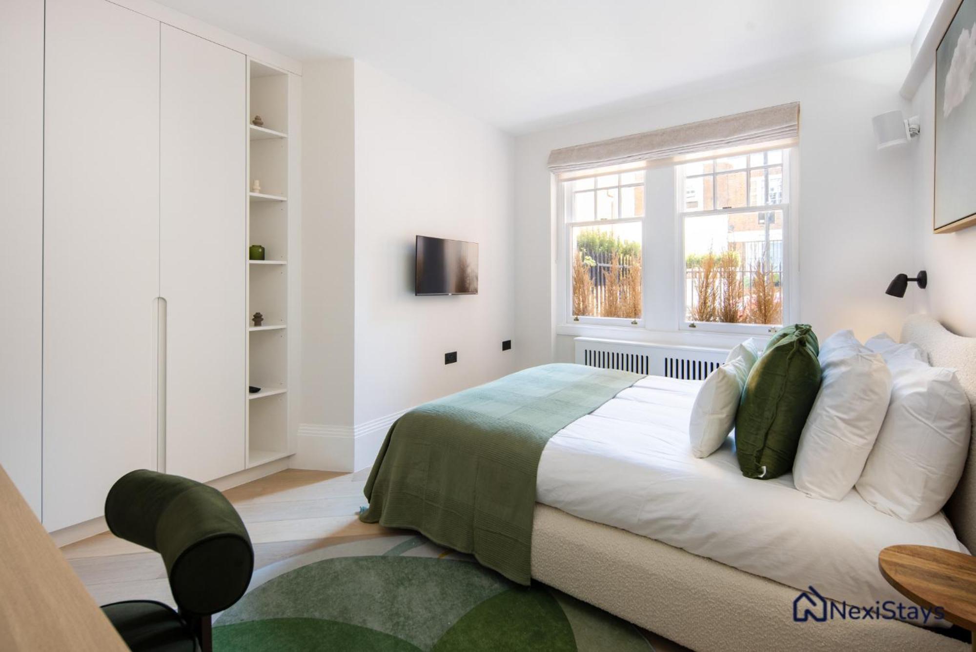 5 Mins Walk To Selfridges, Mayfair Retreat Apartment London