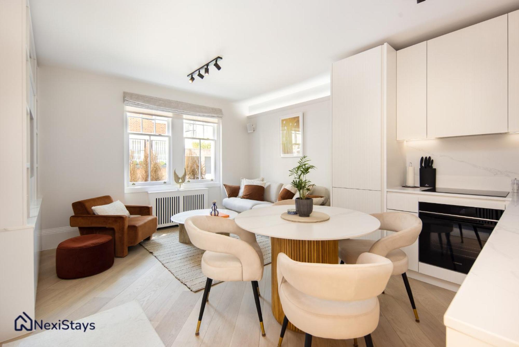 5 Mins Walk To Selfridges, Mayfair Retreat Apartment London