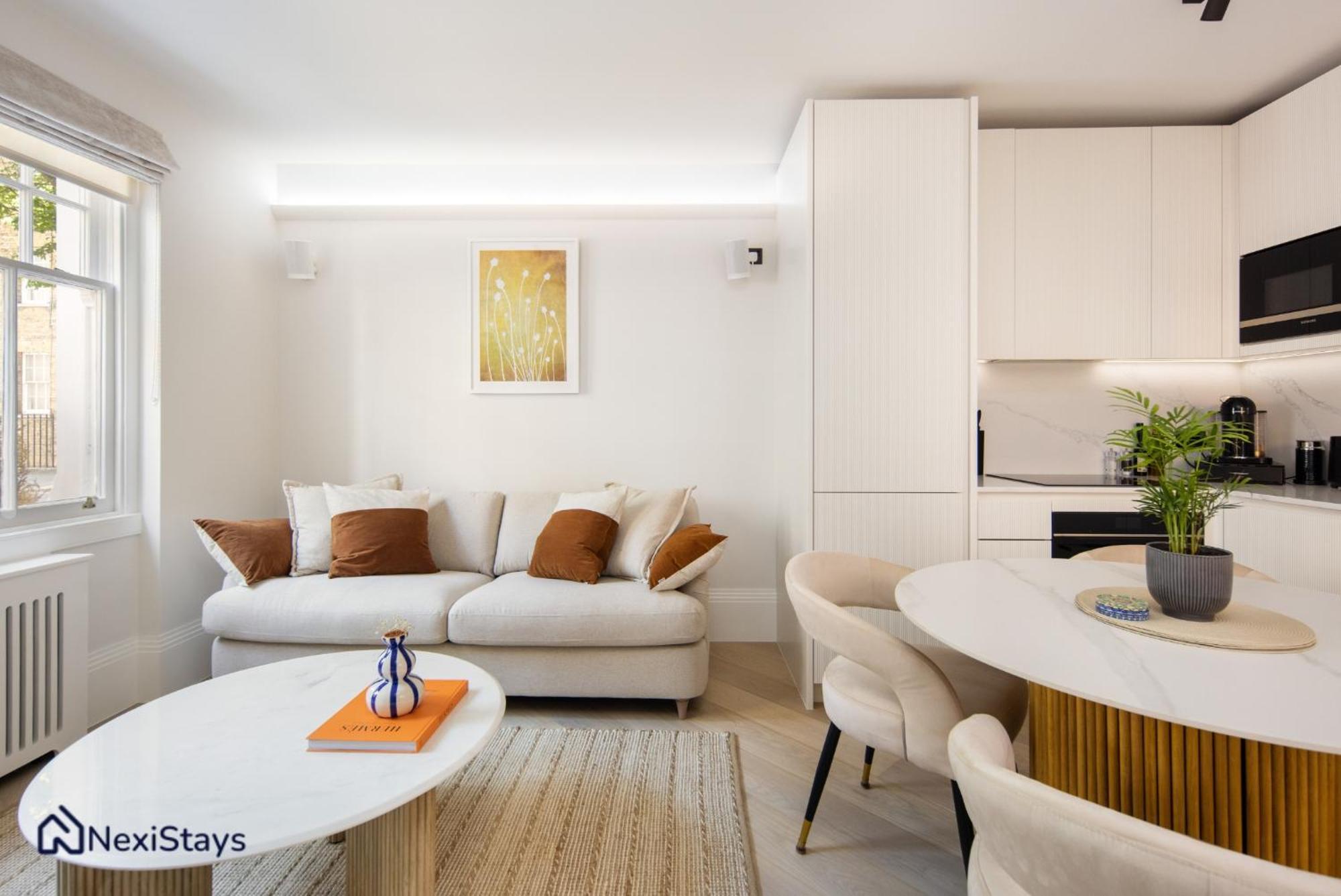 Apartment 5 Mins Walk To Selfridges, Mayfair Retreat *