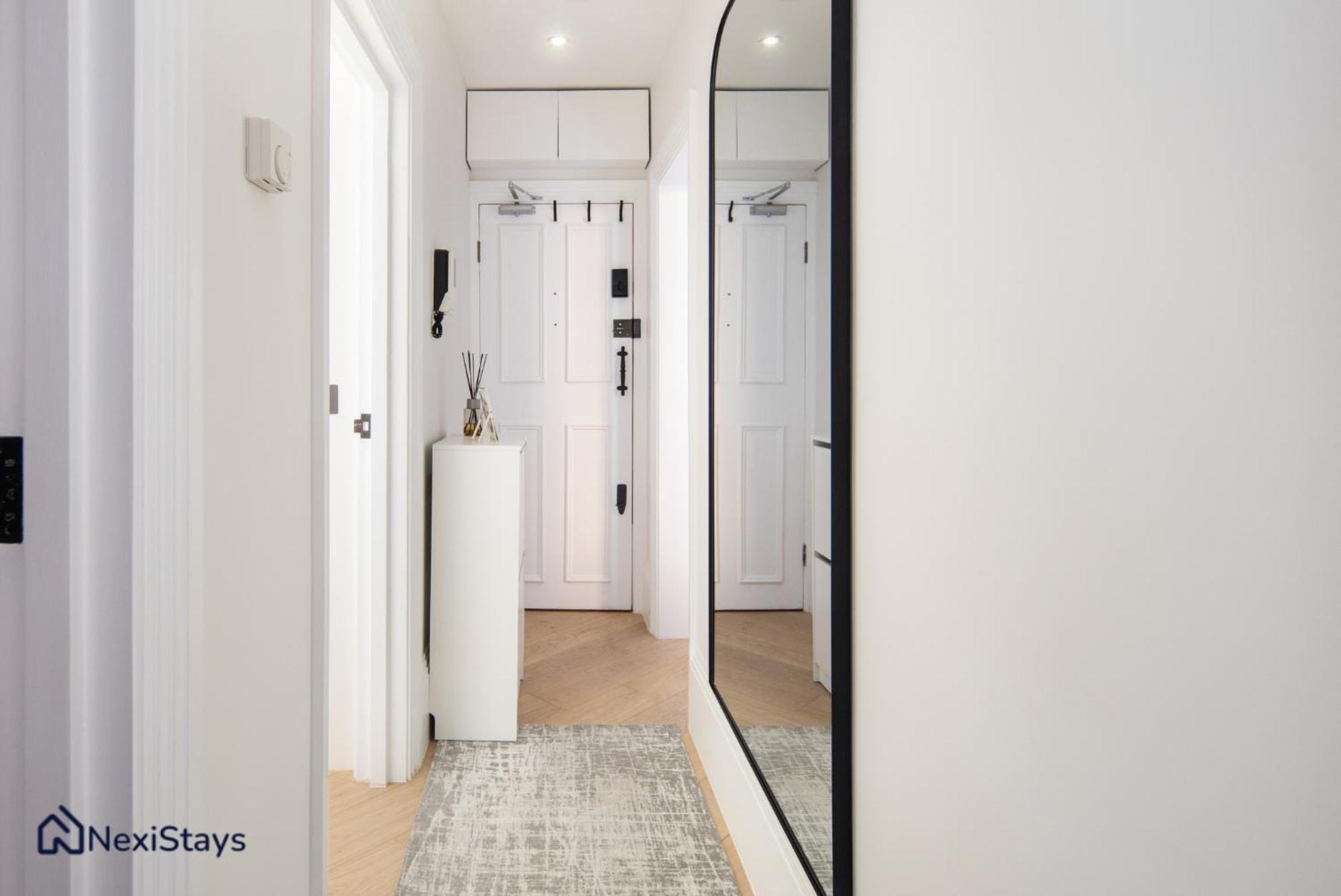 5 Mins Walk To Selfridges, Mayfair Retreat *