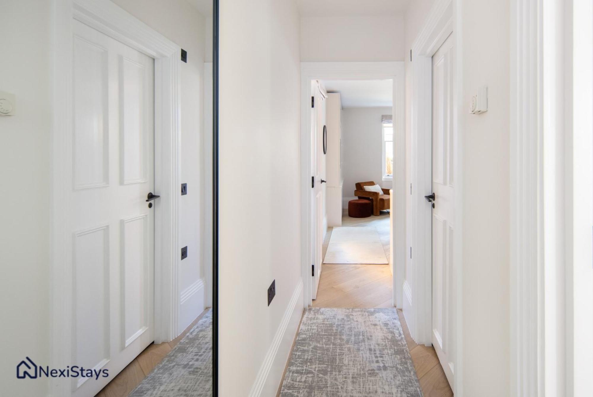 5 Mins Walk To Selfridges, Mayfair Retreat Apartment London