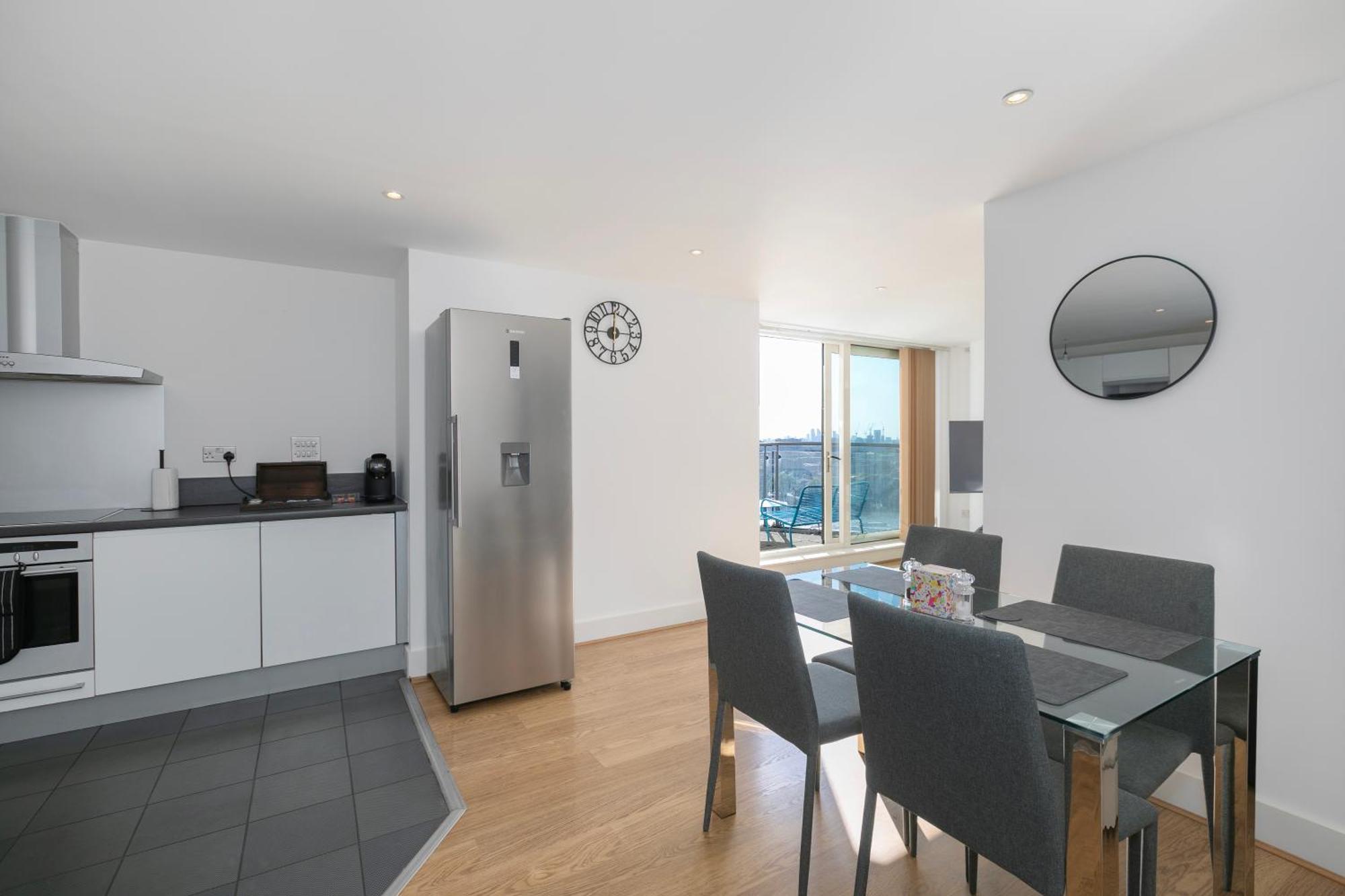 Pics Worthy 2 Bedroom 2 Bath Flat Thames View Sleep 6