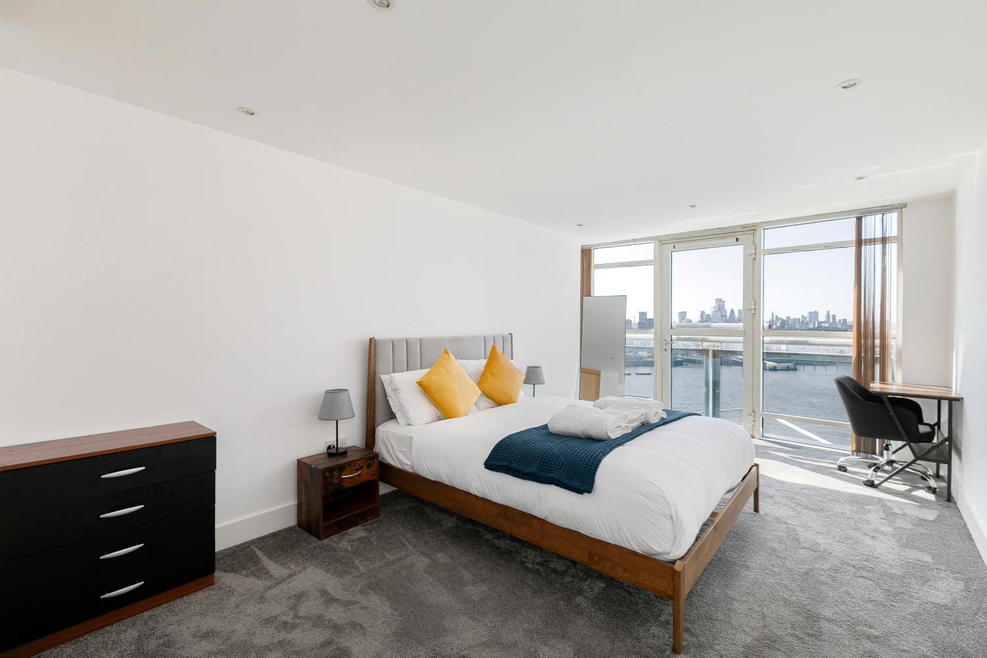 Pics Worthy 2 Bedroom 2 Bath Flat Thames View Sleep 6