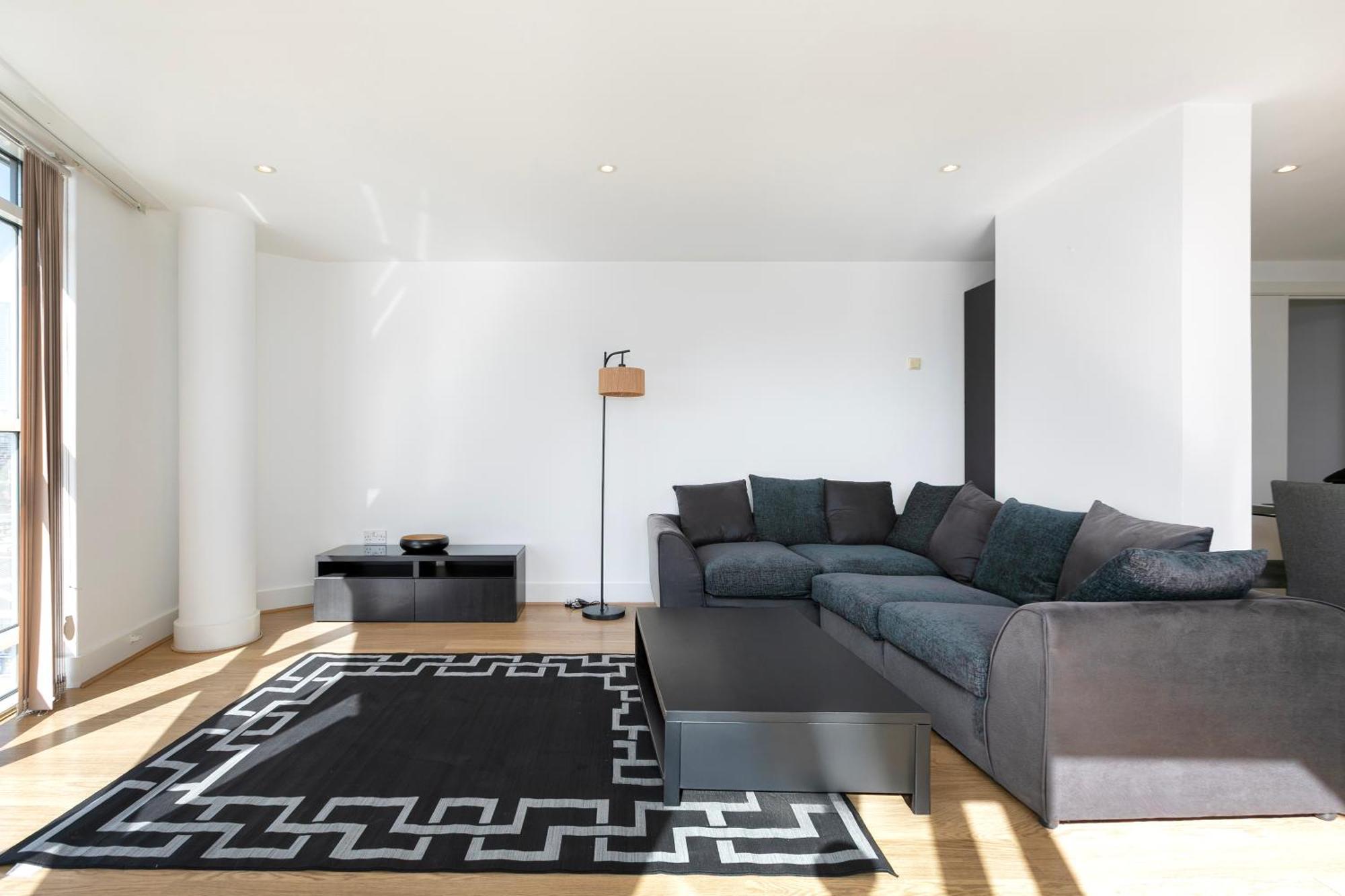 Apartment Pics Worthy 2 Bedroom 2 Bath Flat Thames View Sleep 6 *