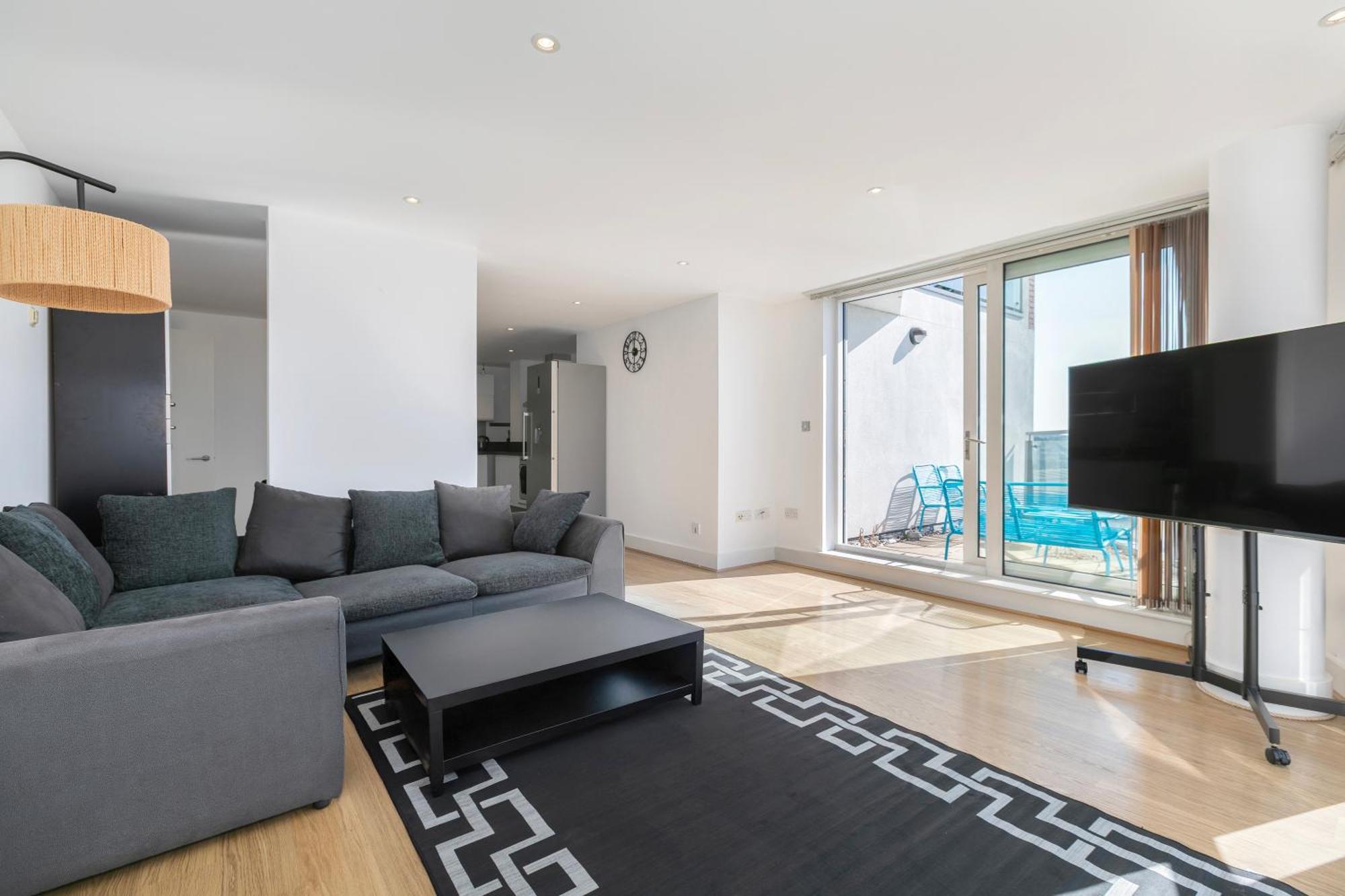 Pics Worthy 2 Bedroom 2 Bath Flat Thames View Sleep 6