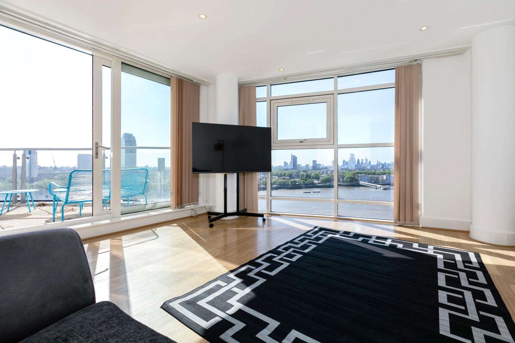 Apartment Pics Worthy 2 Bedroom 2 Bath Flat Thames View Sleep 6