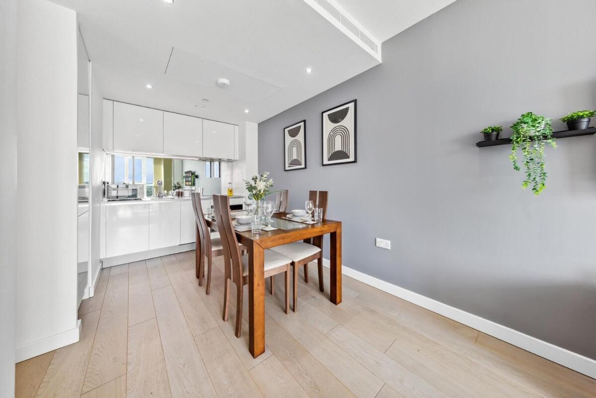 Sky Scraper Luxury 1br Roof Terrace And Gym Apartment