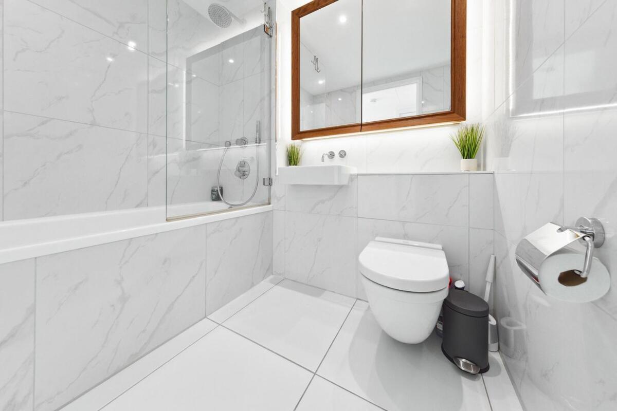Apartment Sky Scraper Luxury 1br Roof Terrace And Gym London