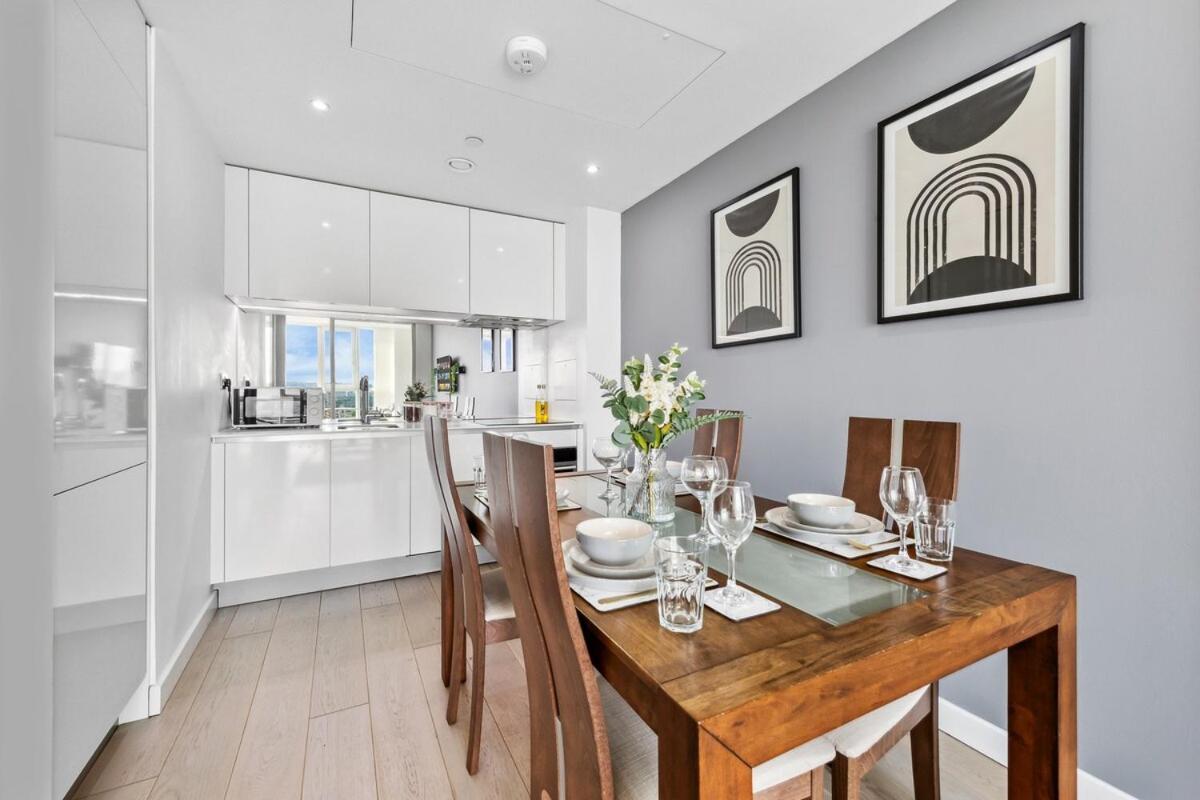 Apartment Sky Scraper Luxury 1br Roof Terrace And Gym London