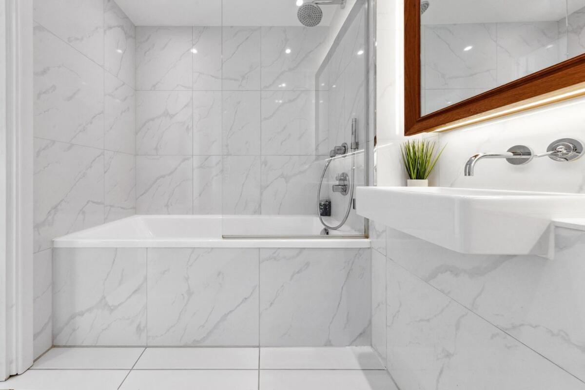 Apartment Sky Scraper Luxury 1br Roof Terrace And Gym London