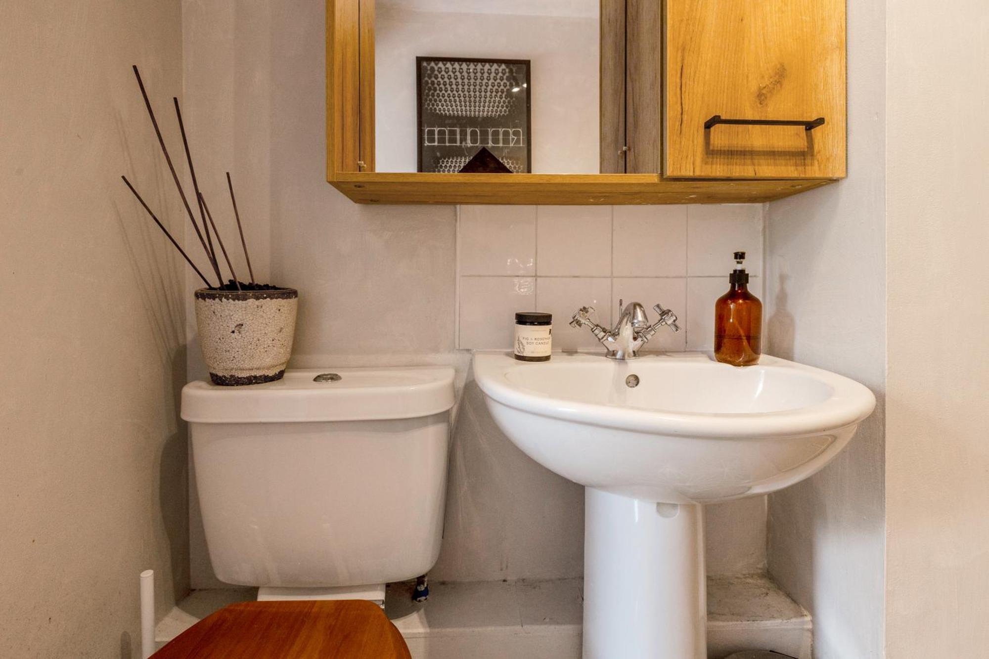 Parkside 3br Flat In Stoke Newington With Parking