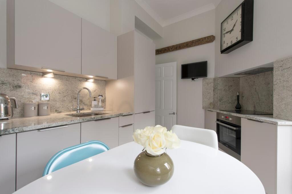 Newly Renovated 4 Bed In Marylebone - Sleeps 8 Apartment London