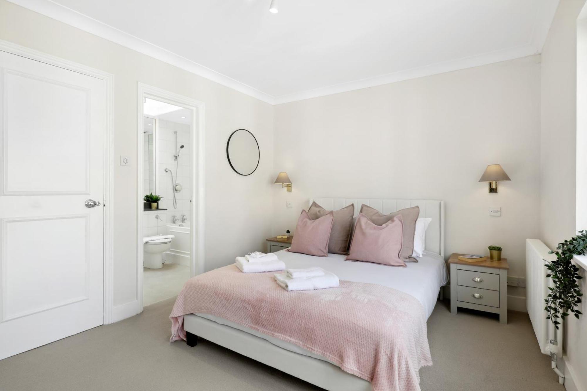 4-bedroom In Limehouse Apartment *