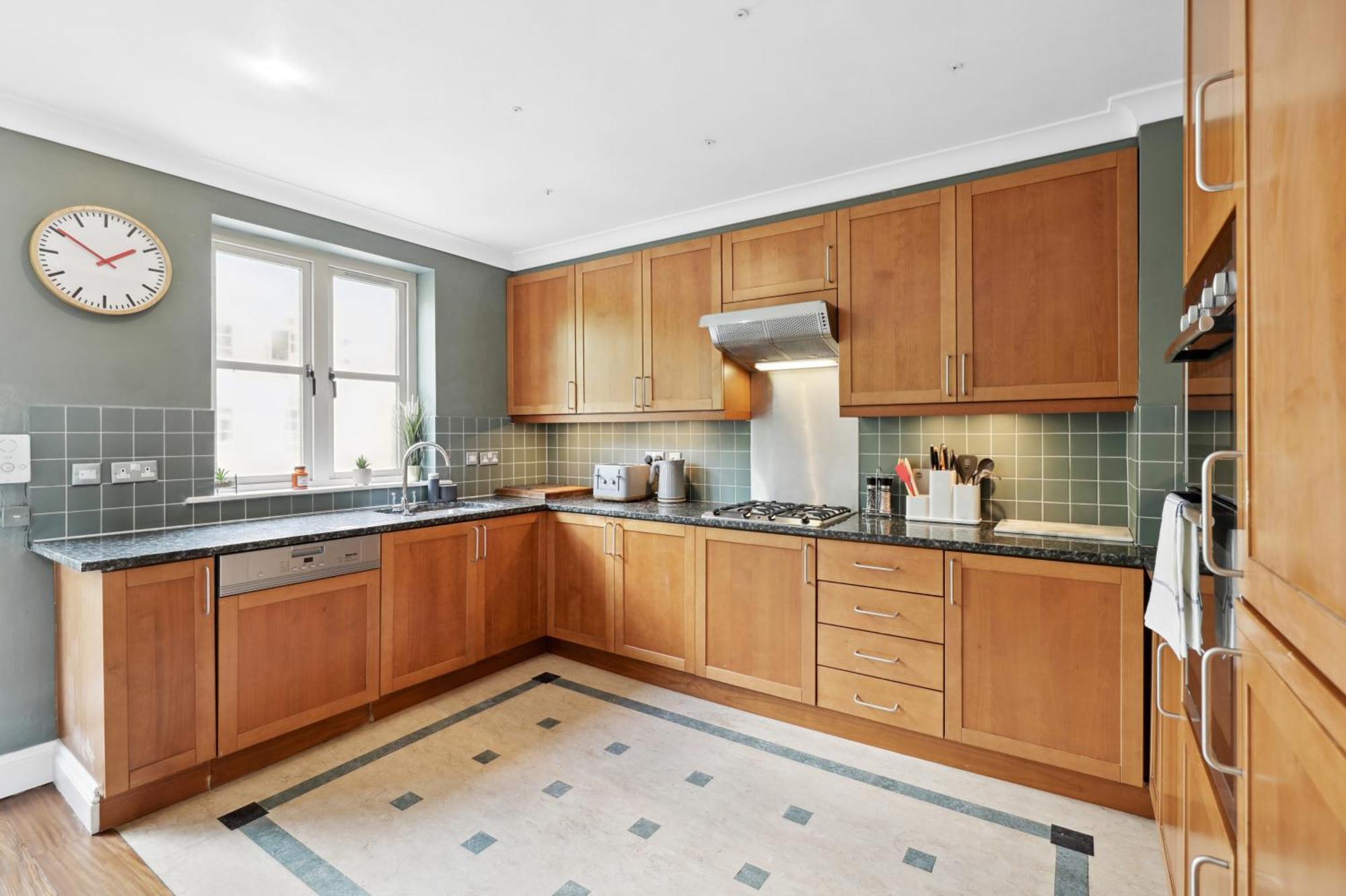 Apartment 4-bedroom In Limehouse London