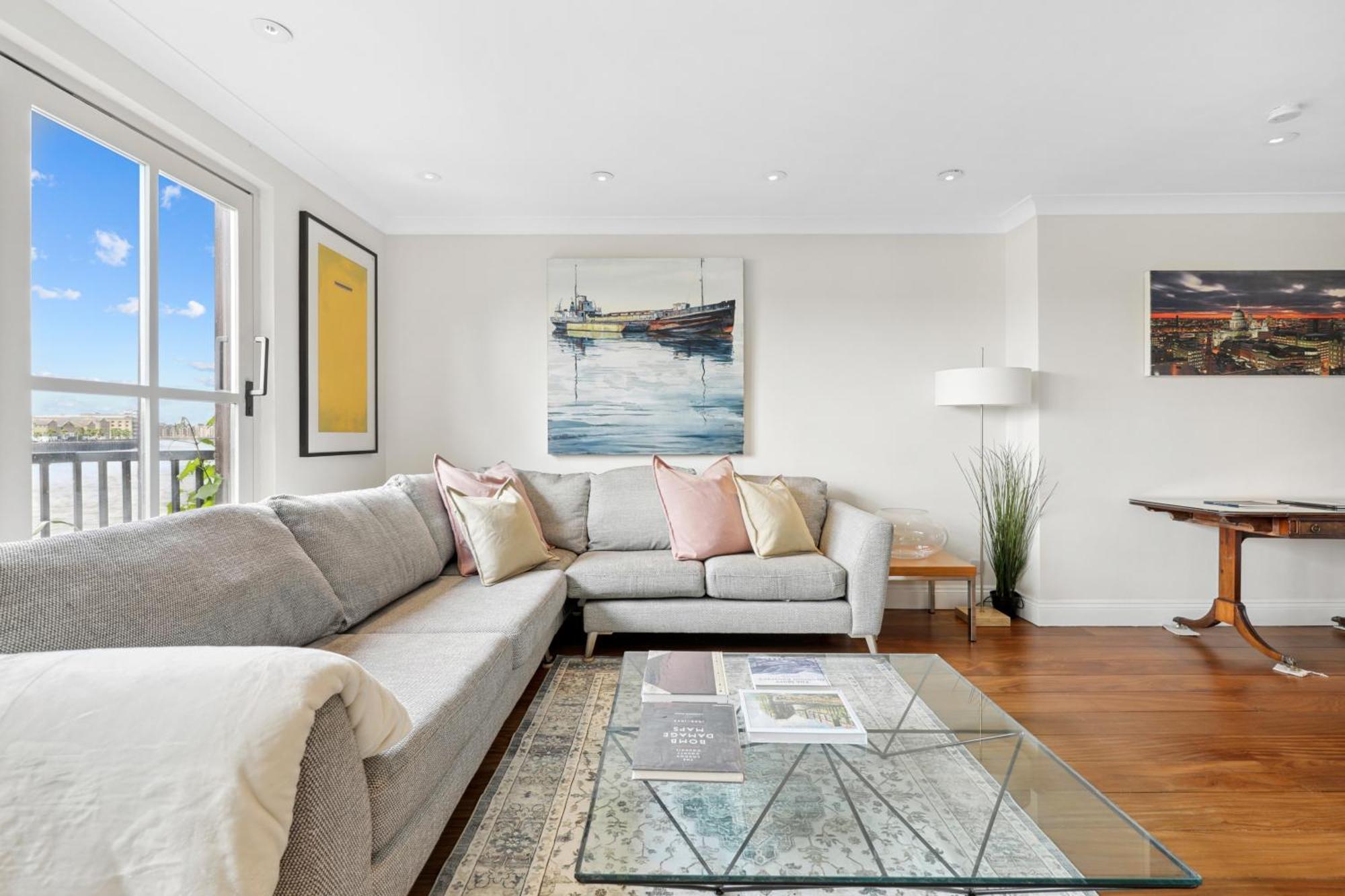 Apartment 4-bedroom In Limehouse London