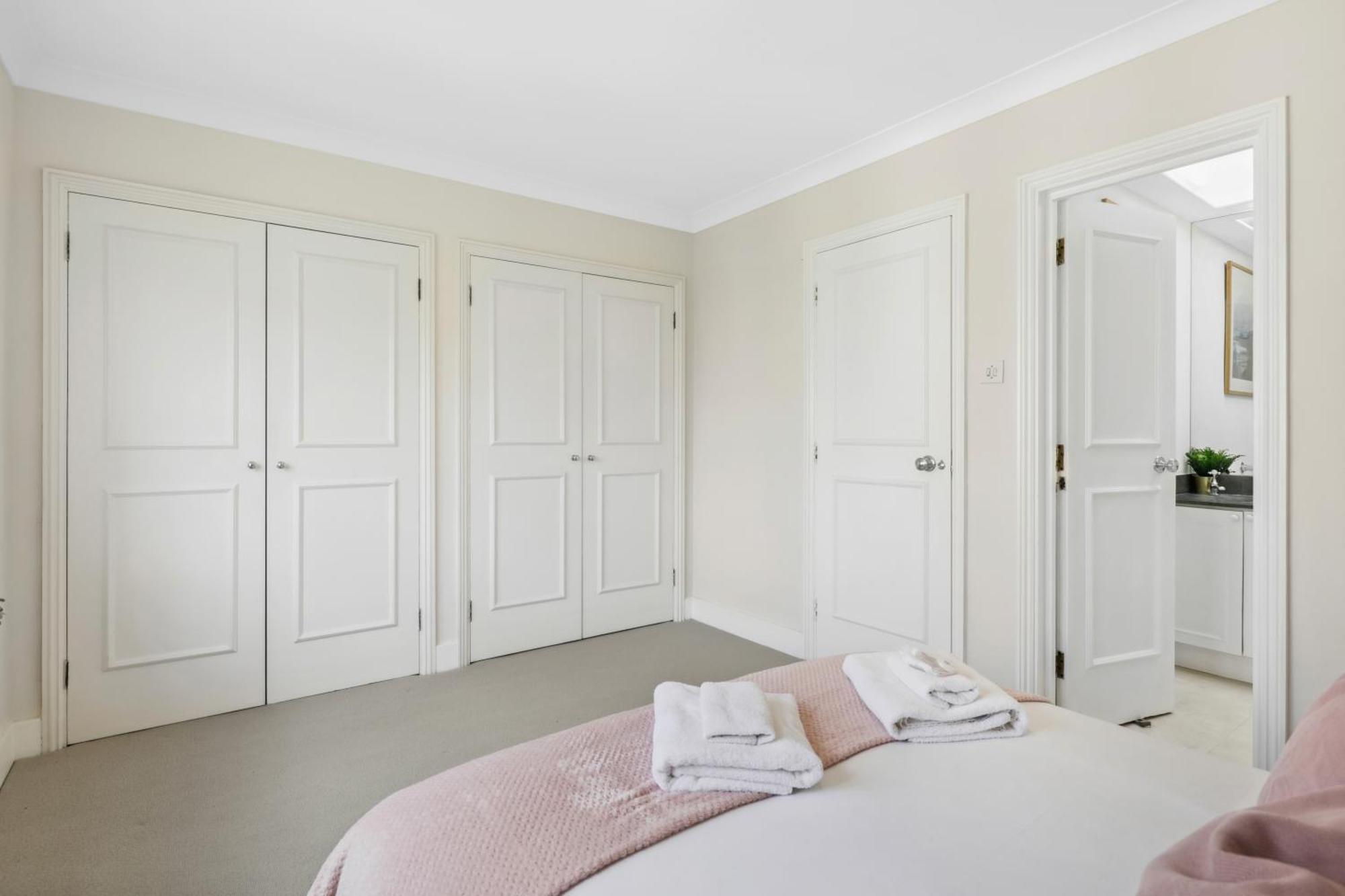4-bedroom In Limehouse Apartment London