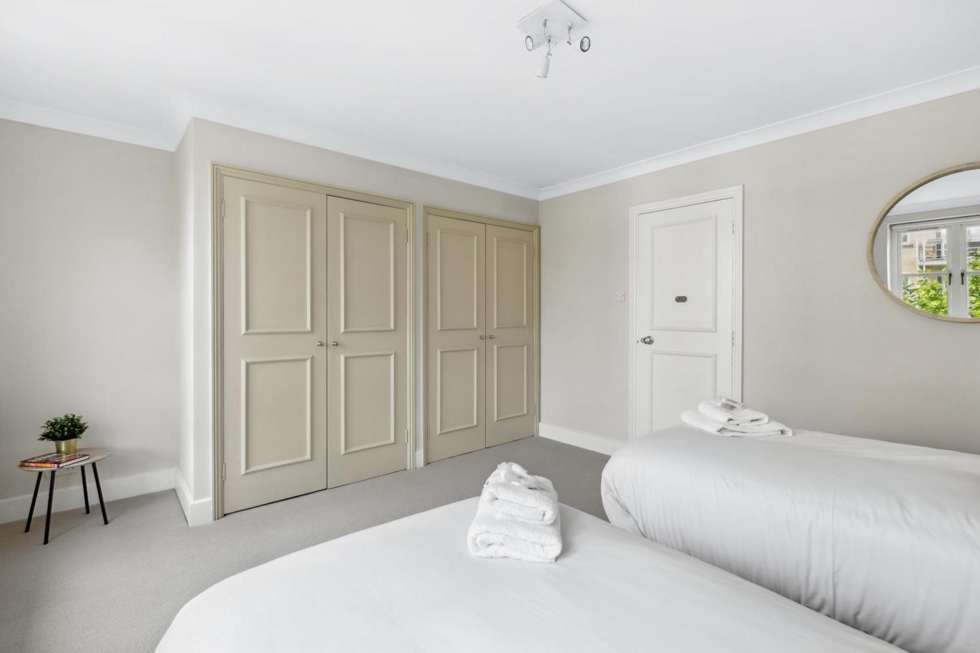 Apartment 4-bedroom In Limehouse London