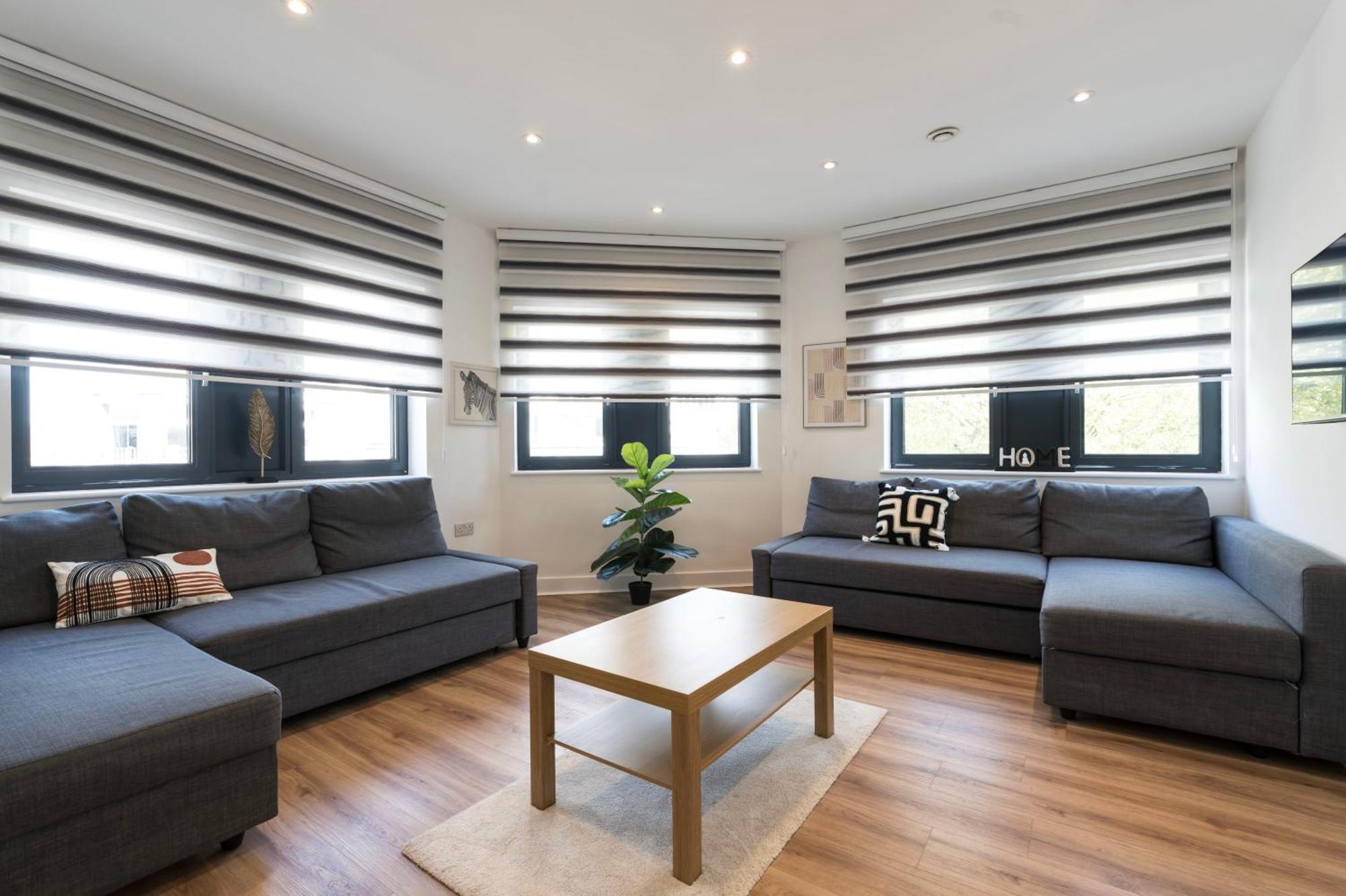 Stylish Modern By Aldgate East Station 5 Apartment London