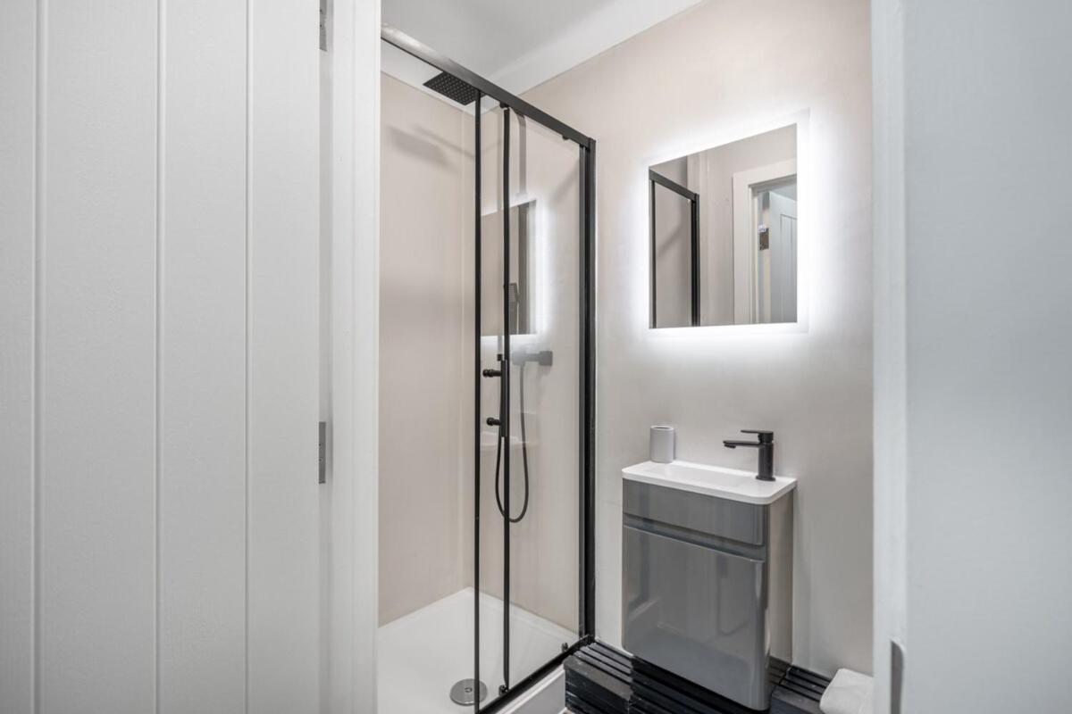 Stunning Stratford Retreat Free Parking Wifi Apartment London