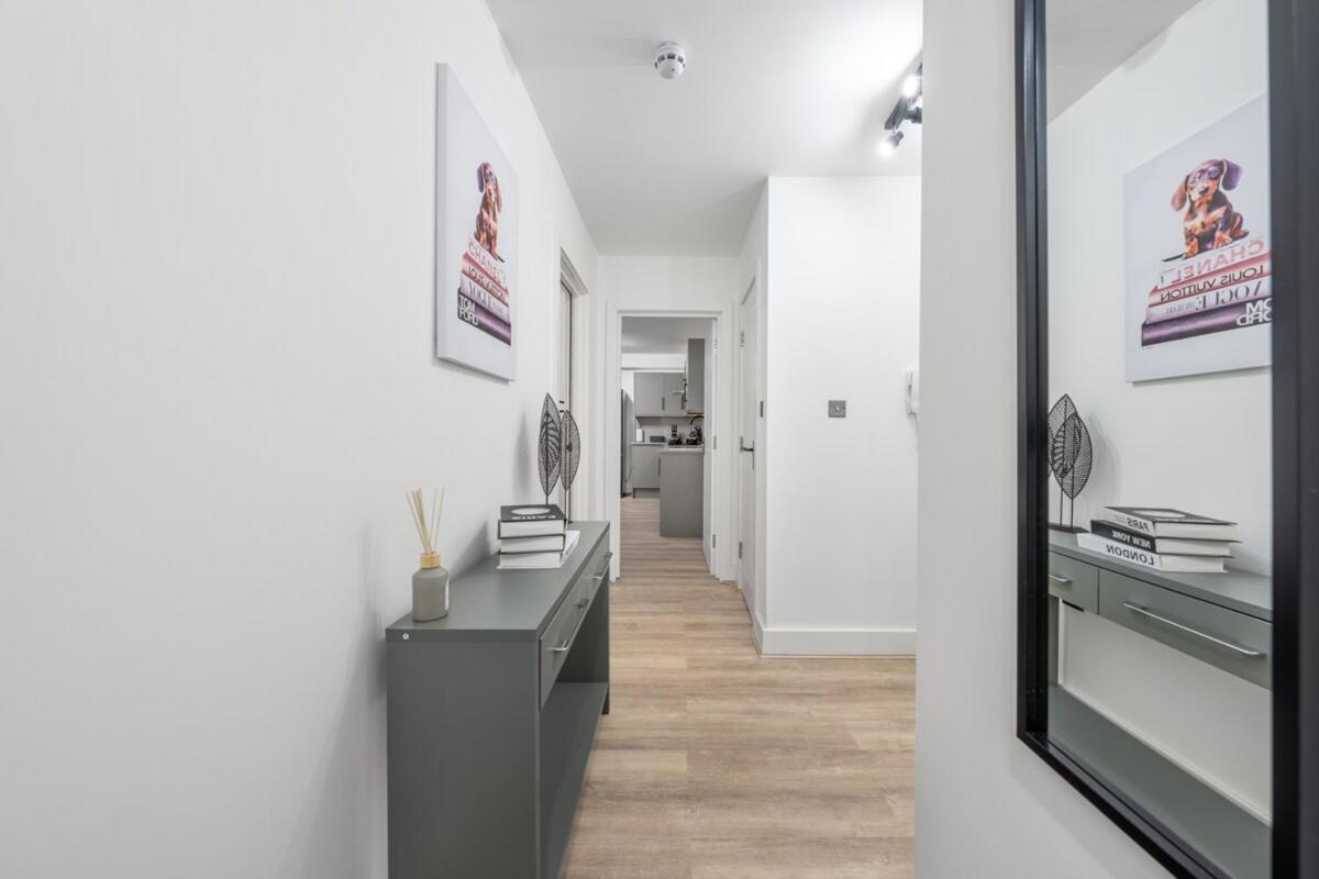Apartment Stunning Stratford Retreat Free Parking Wifi London