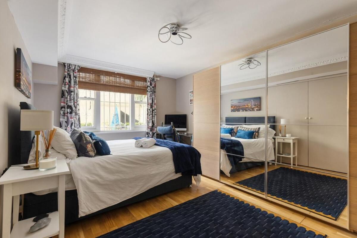 Hyde Park Family Apartment