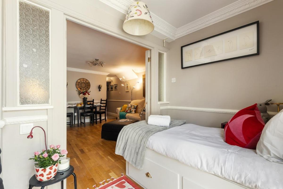 Hyde Park Family Apartment *