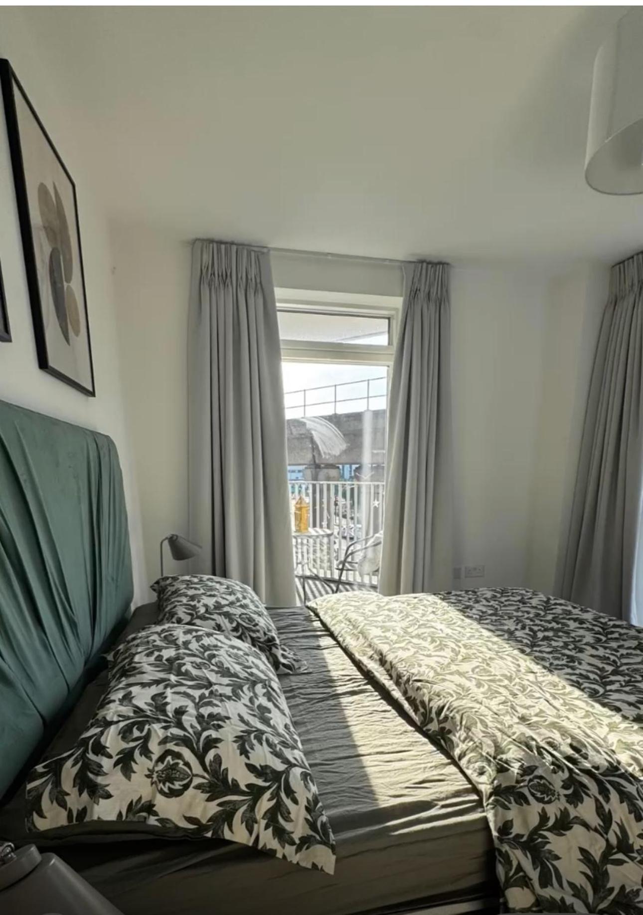 Luxury Olive Haven 1bed, 1 Min To Dlr & London