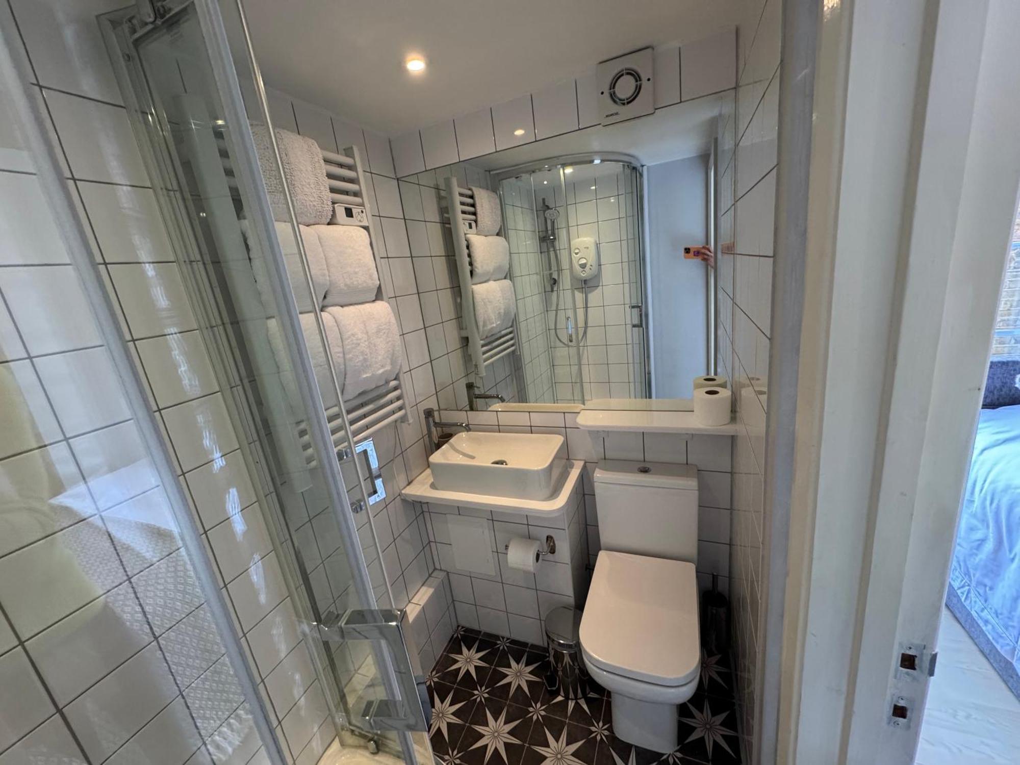 Centrally Located Flat In Sw1 Apartment London