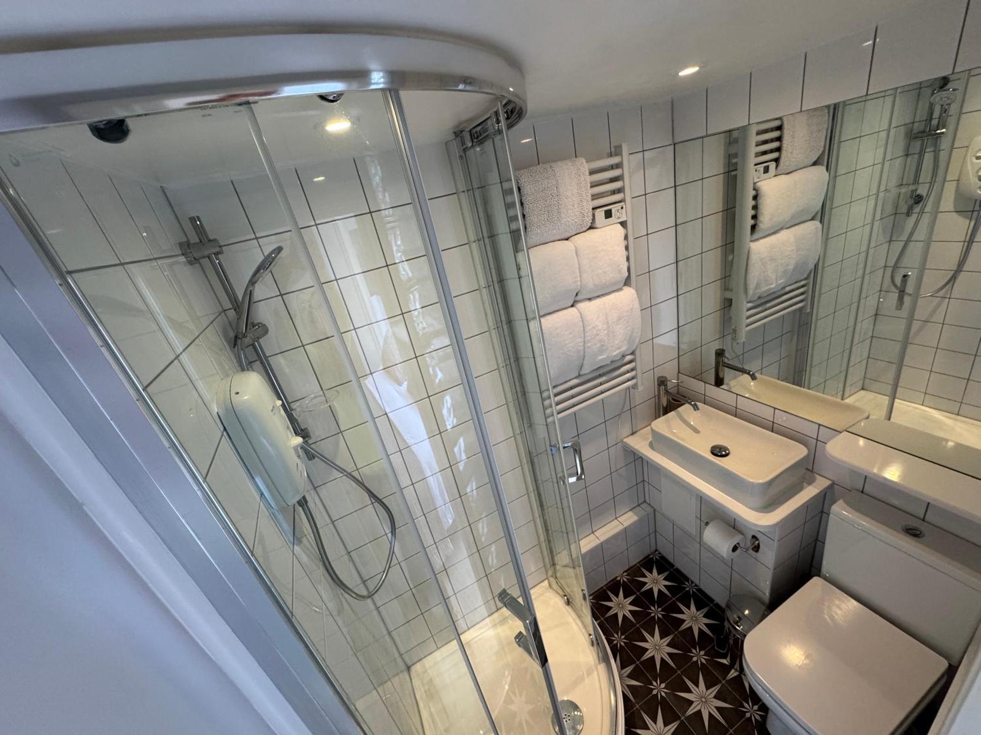 Centrally Located Flat In Sw1 London