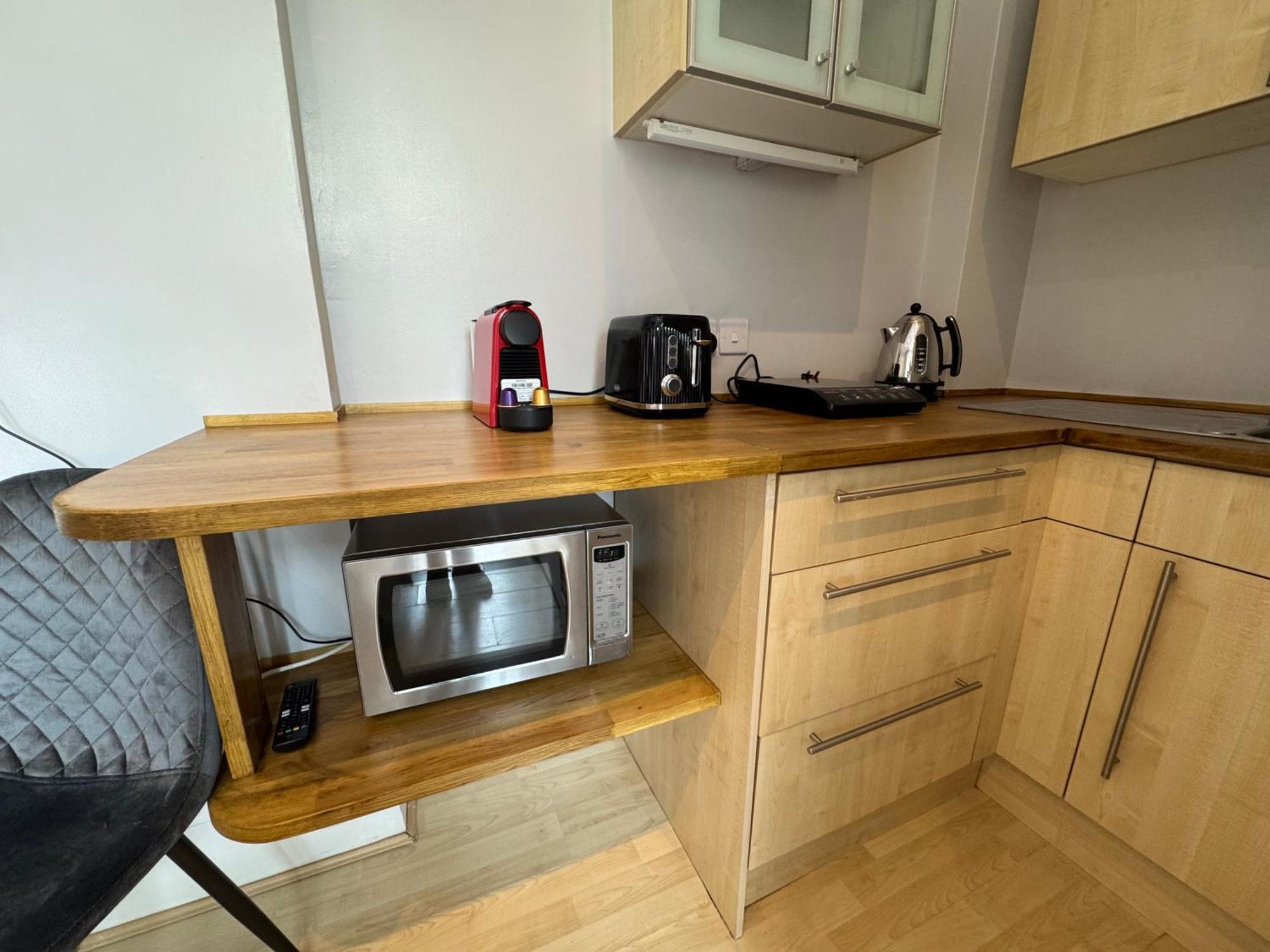 Centrally Located Flat In Sw1