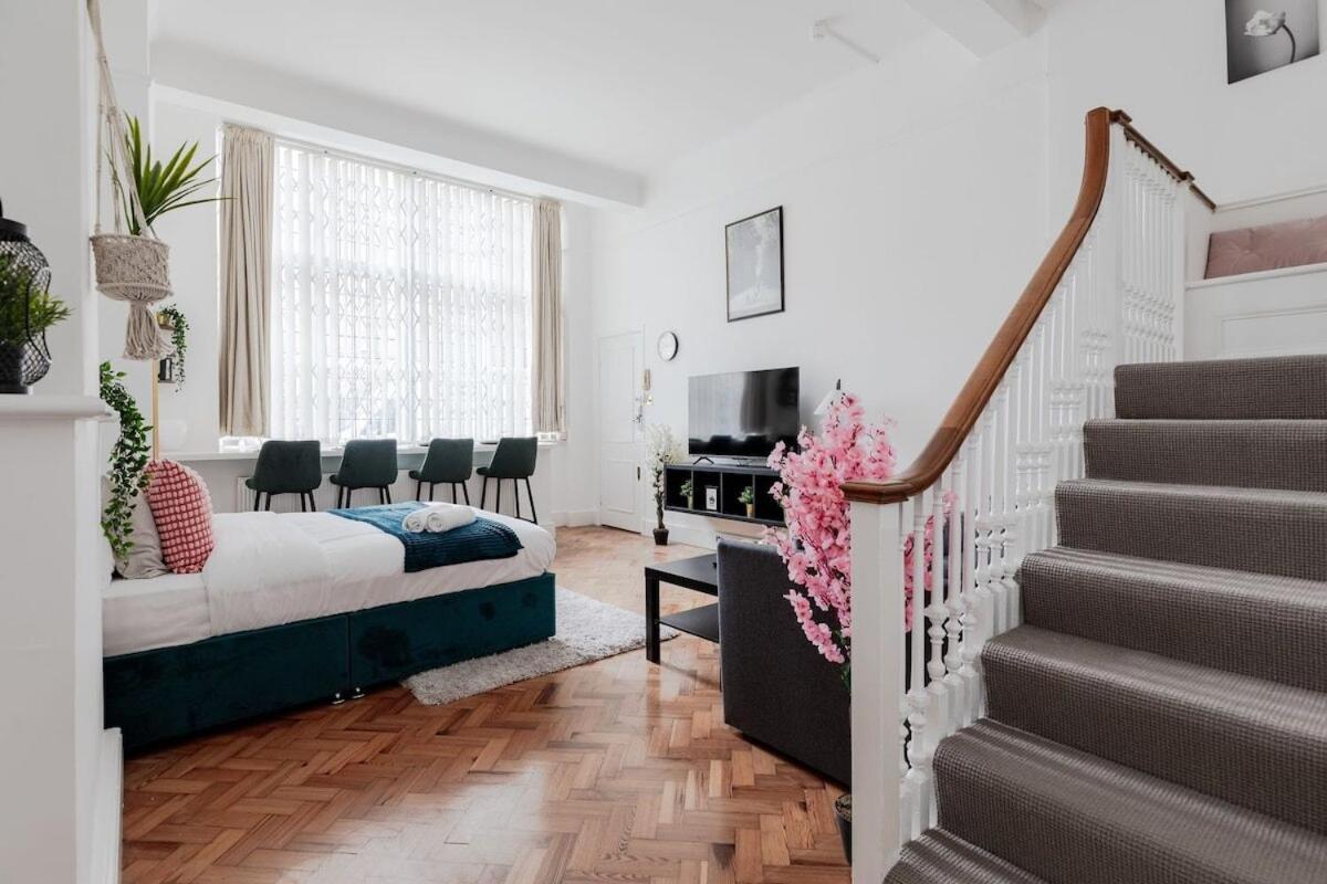 The Earl's Court Haven *