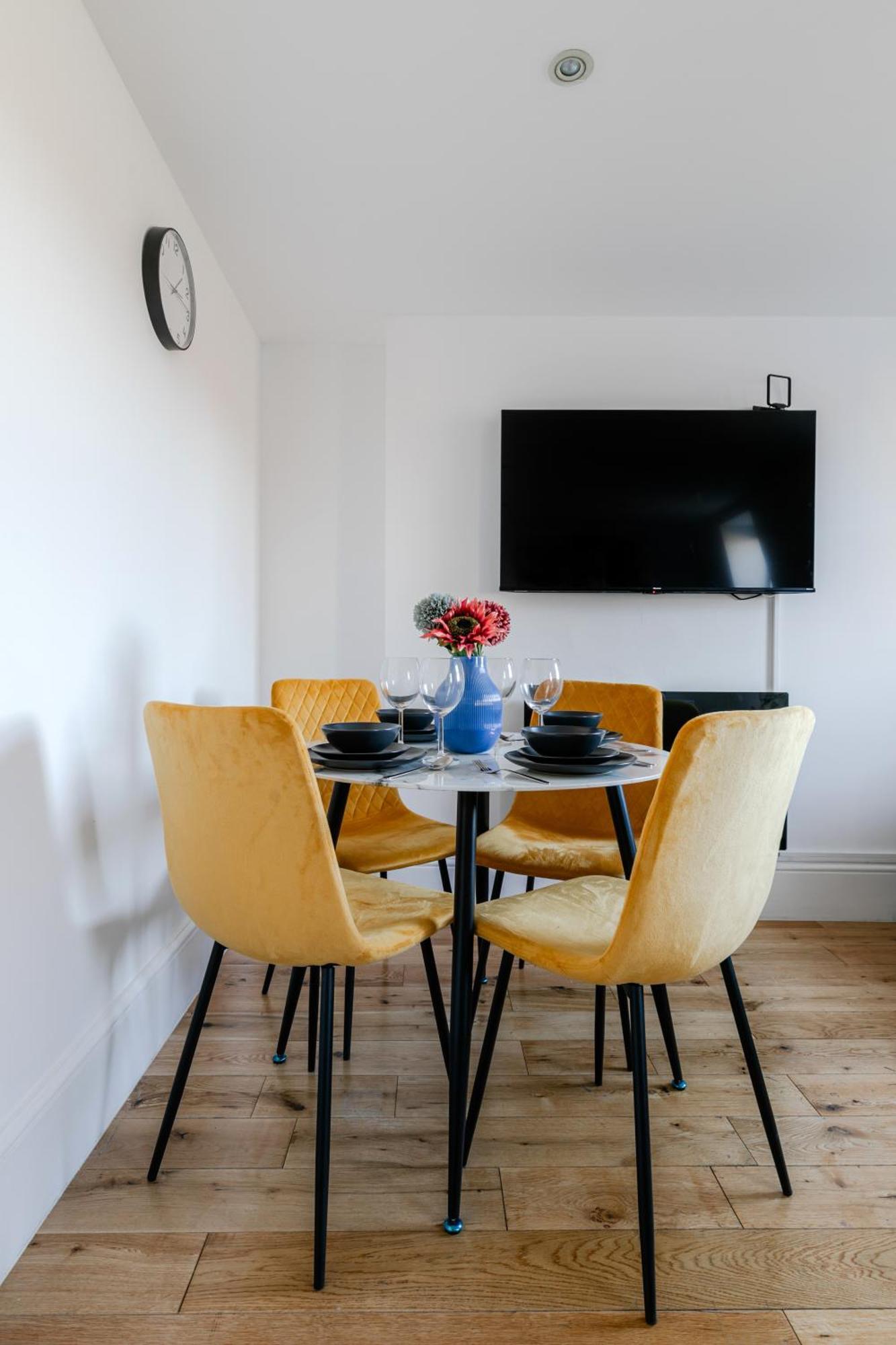 Regents Park View Apartment *