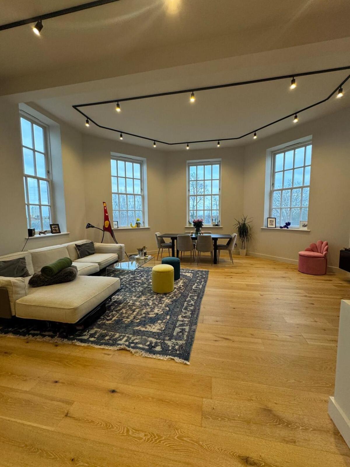 Modern Flat, Ideal Location! London