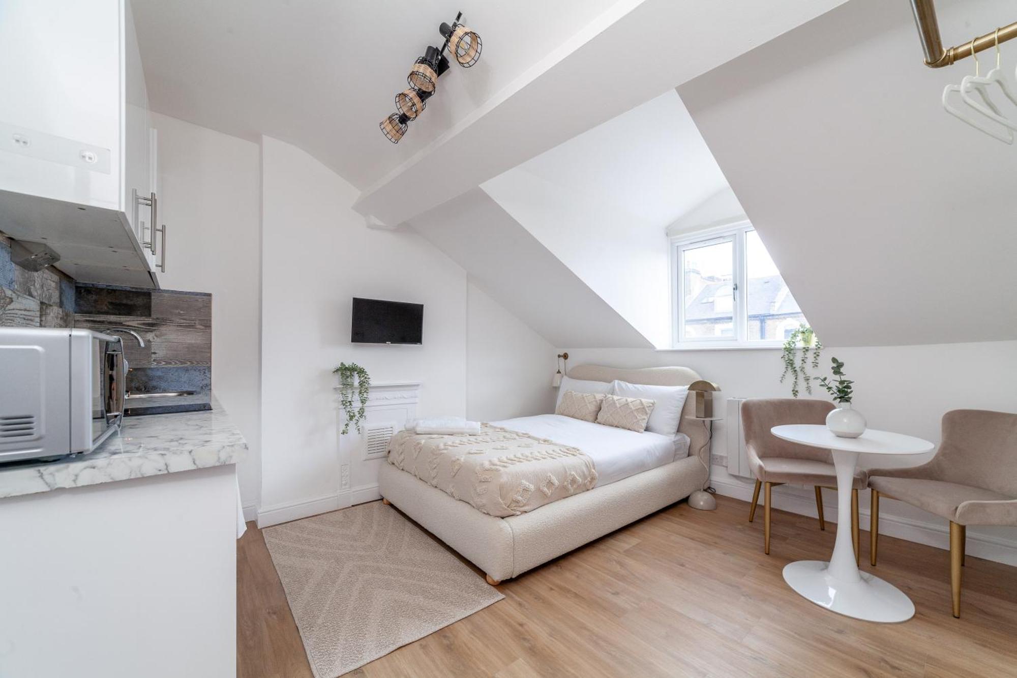 Stunning Serviced W Great Location - Perfect For Corporate,contractors And Leisure Clients- Off Street Parking Available Leilighet