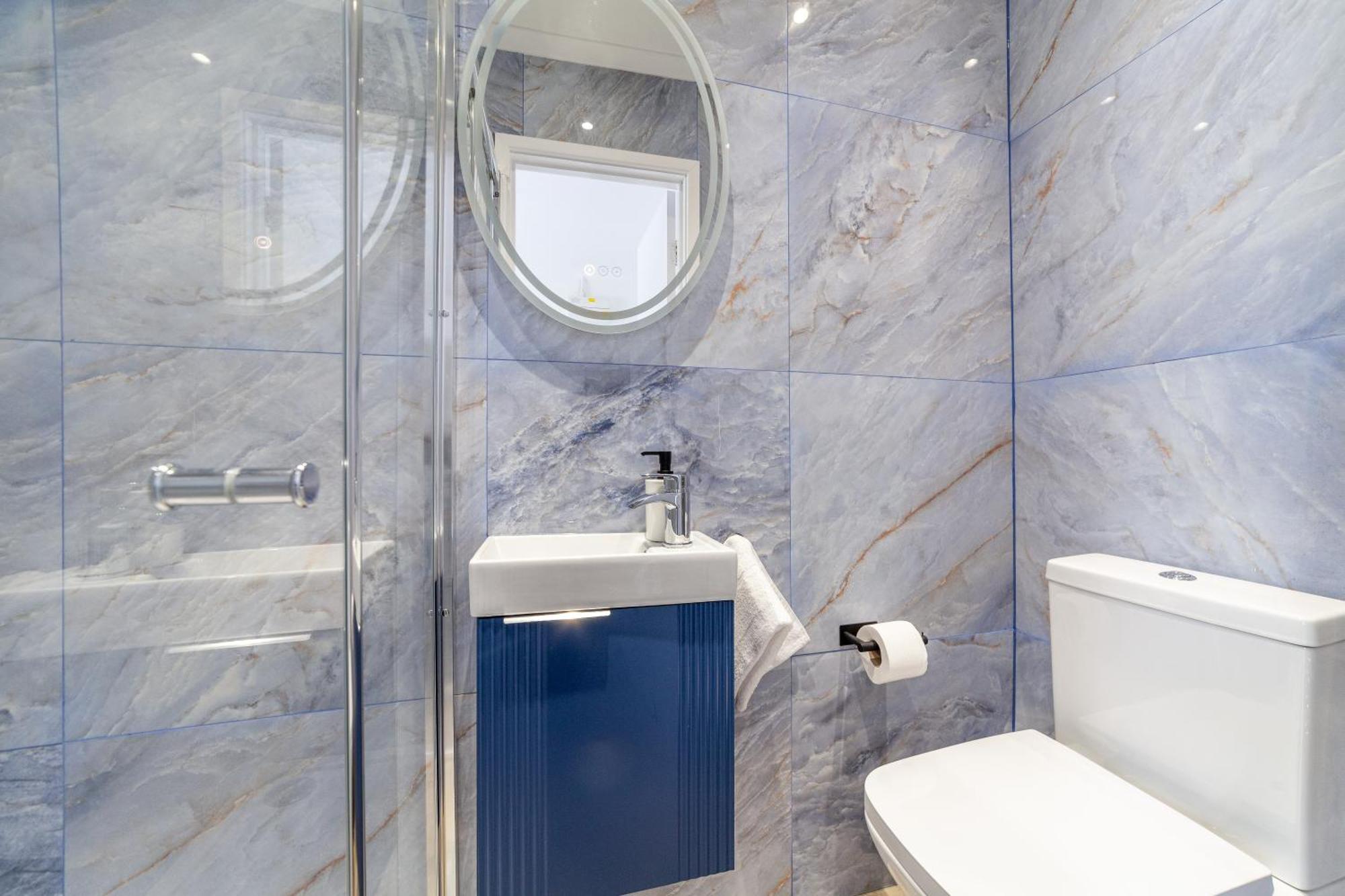 Leilighet Stunning Serviced W Great Location - Perfect For Corporate,contractors And Leisure Clients- Off Street Parking Available
