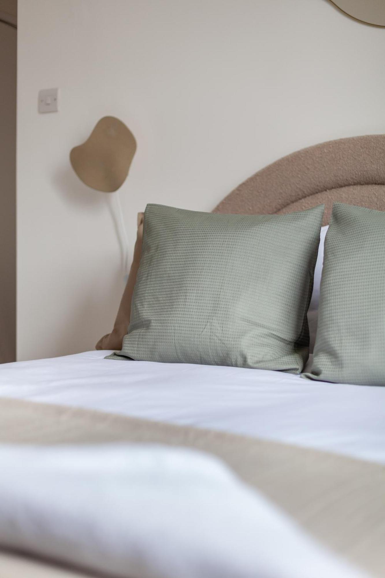 Leilighet Stunning Serviced W Great Location - Perfect For Corporate,contractors And Leisure Clients- Off Street Parking Available London