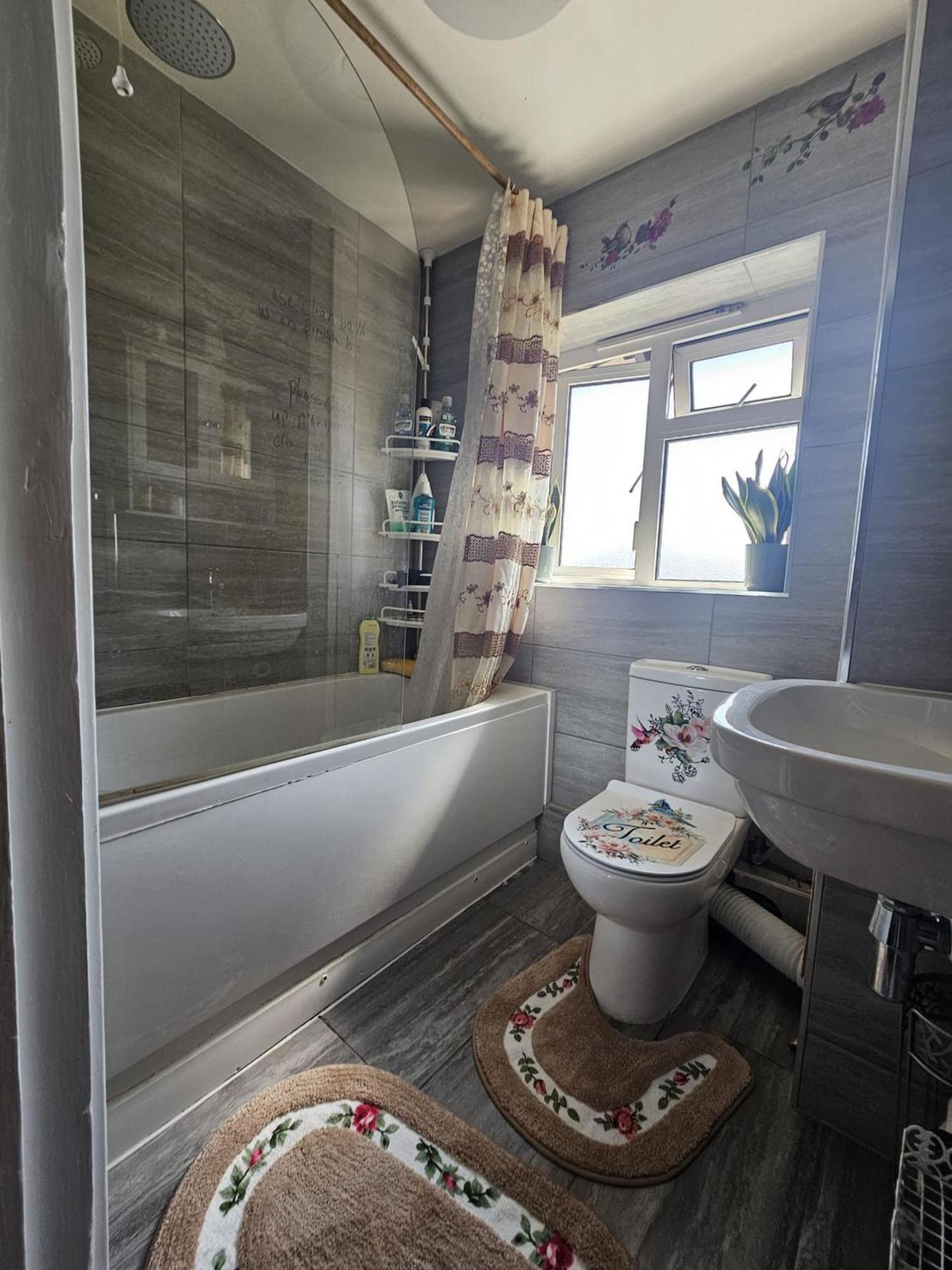 In Guest - King Size - Ensuite Guest house *