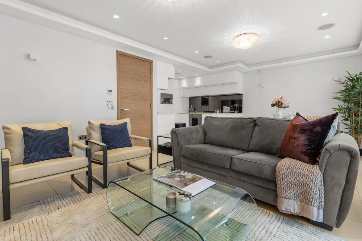 Sleek 2 Bedroom Hideaway Close To Hyde Park