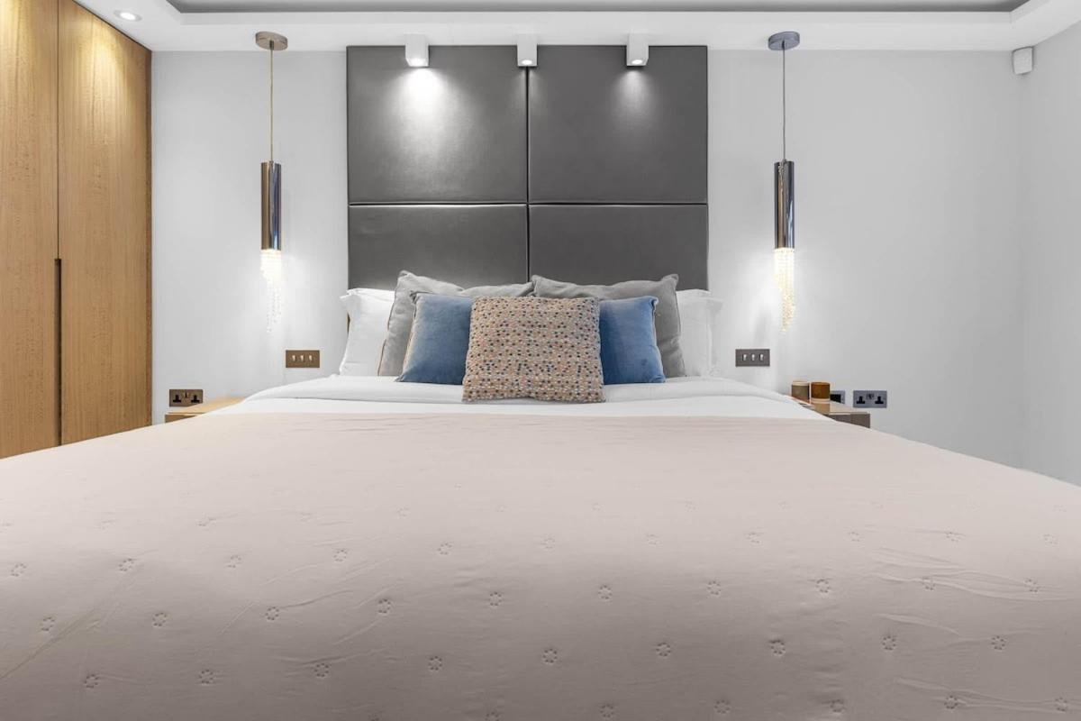 Sleek 2 Bedroom Hideaway Close To Hyde Park Apartment