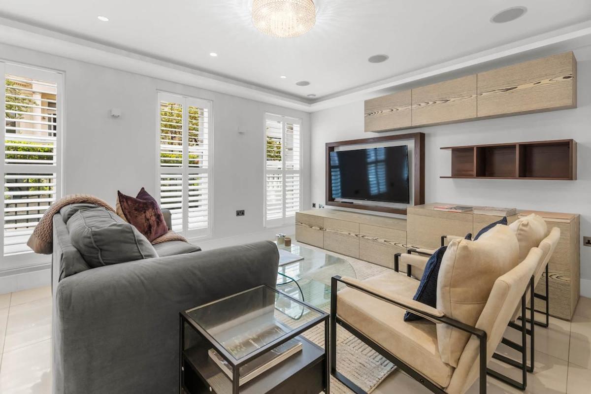 Sleek 2 Bedroom Hideaway Close To Hyde Park Apartment
