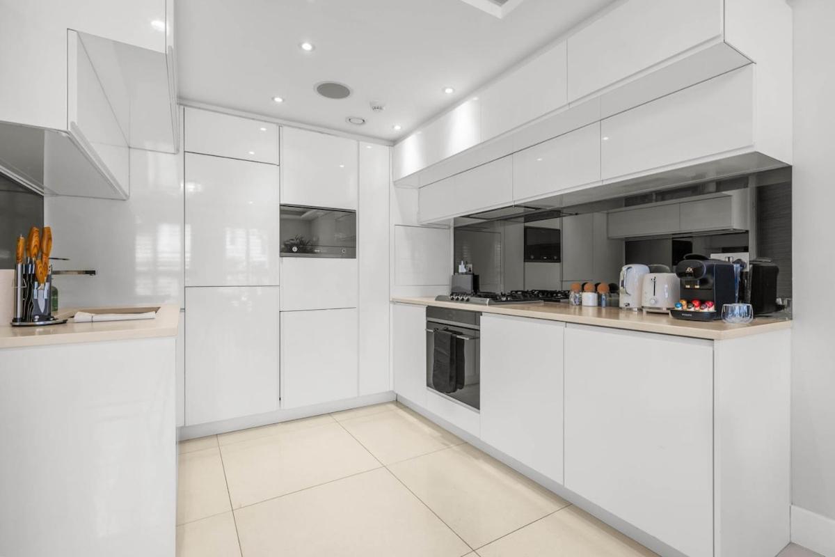 Apartment Sleek 2 Bedroom Hideaway Close To Hyde Park