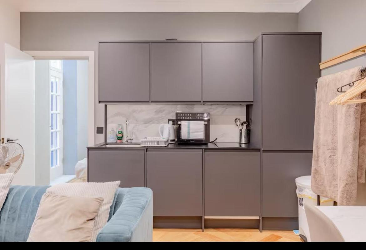 Apartment Sleek Flat In The Heart Of Earls Court