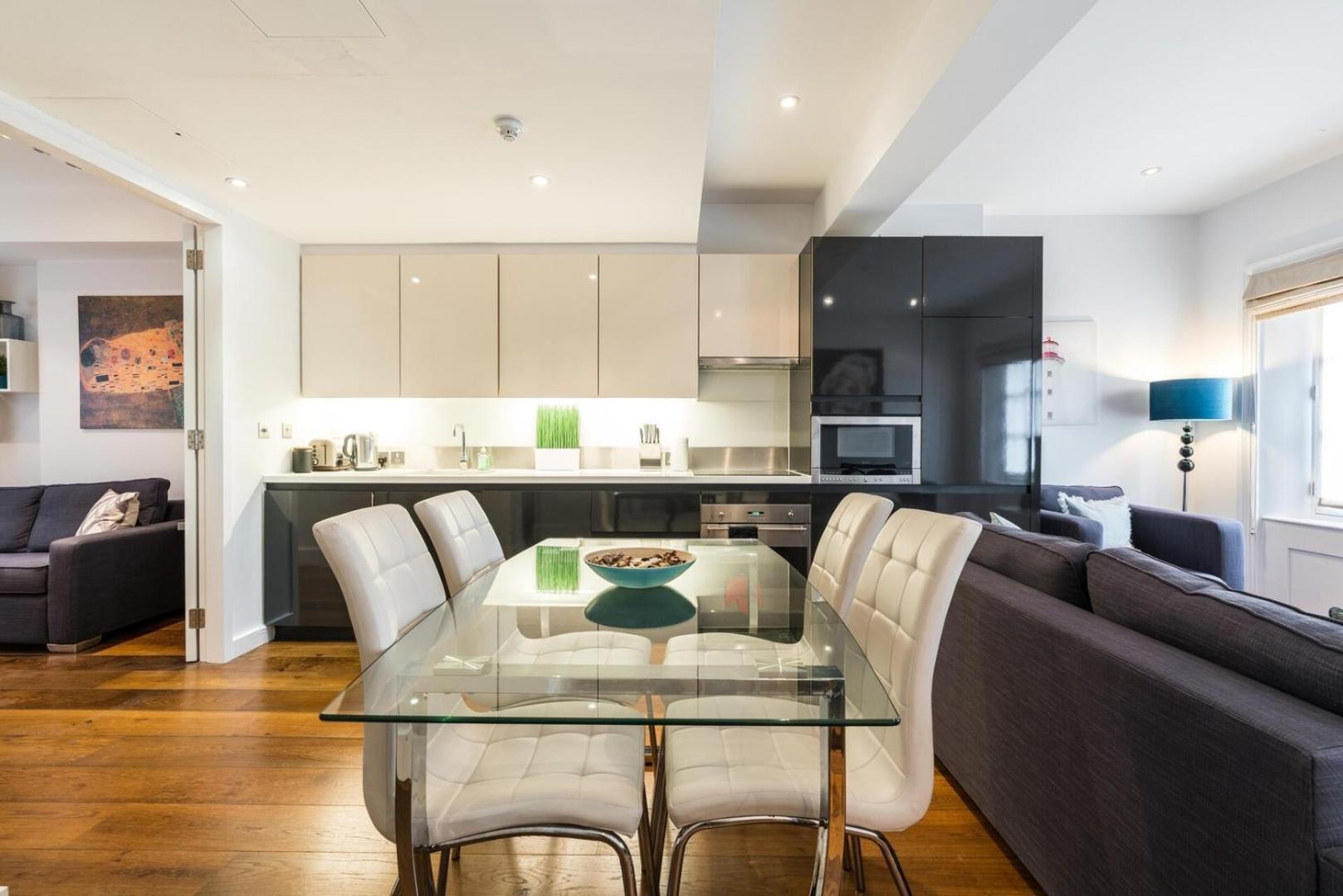 A Stunning Three Bedroom In Mayfair Holiday home *