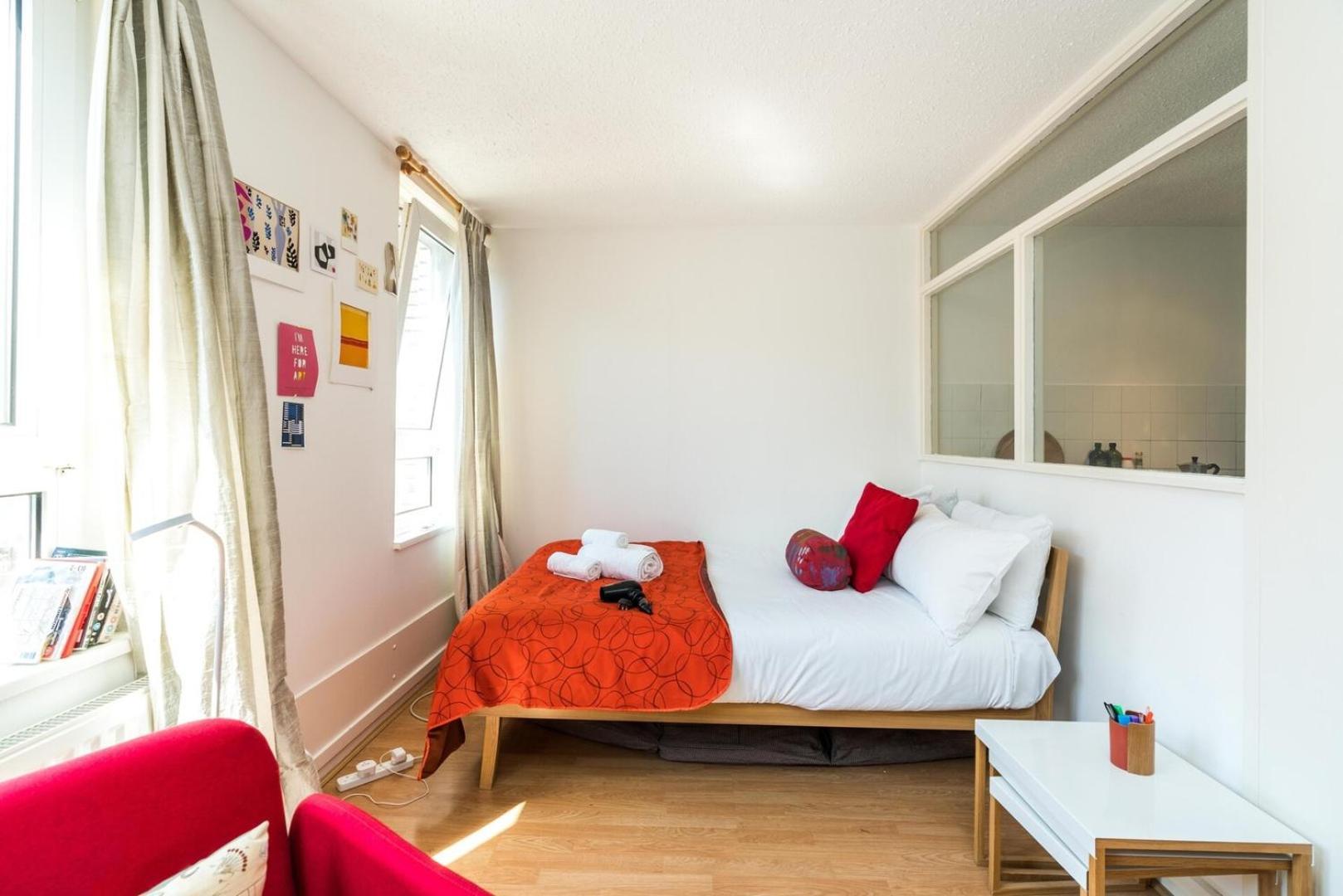 Vakantiehuis Bright & Cosy Close To *