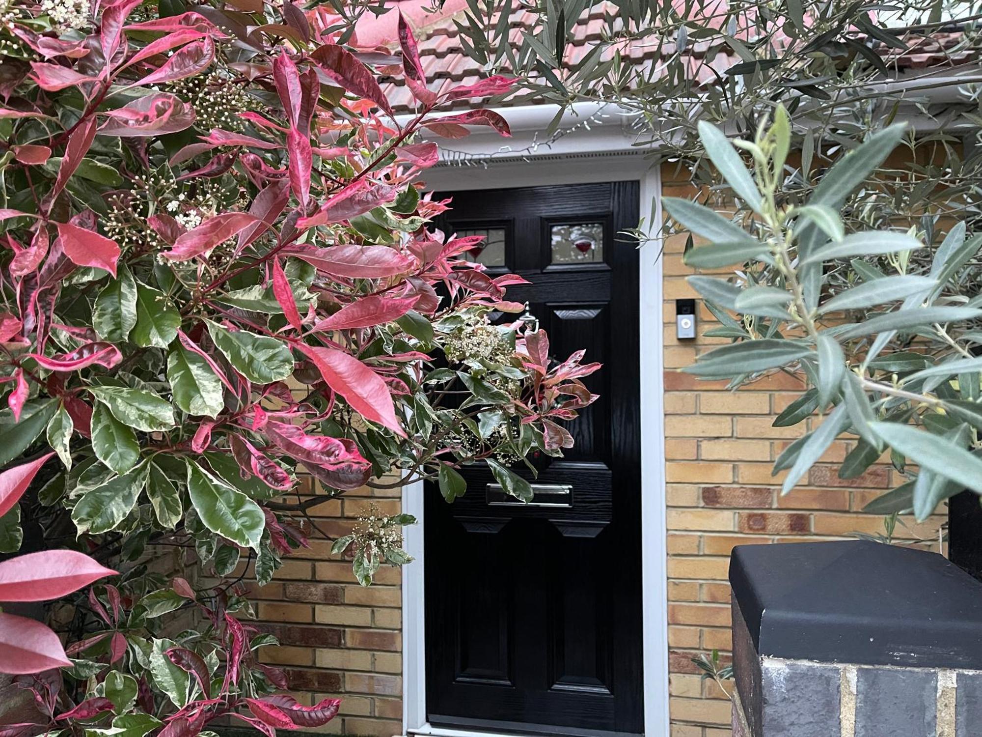 Luxe Quartet: Spacious 4-bed Retreat Near Elizabeth Line London