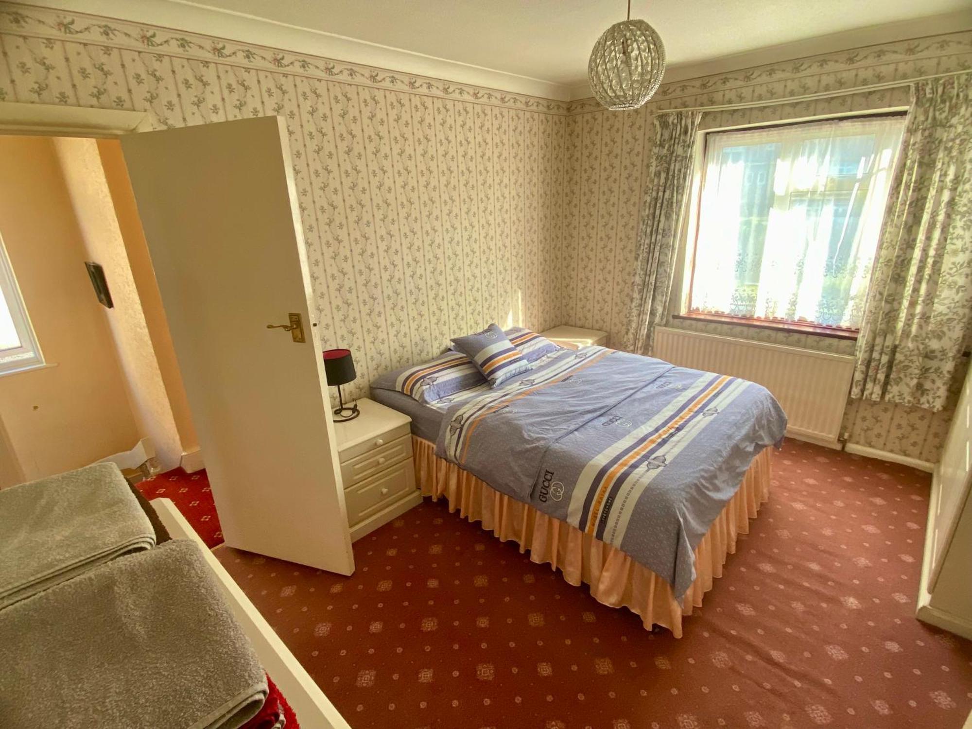 Ferienhaus Barking House Sleeps 11 - Parking - Train Tube - Airport